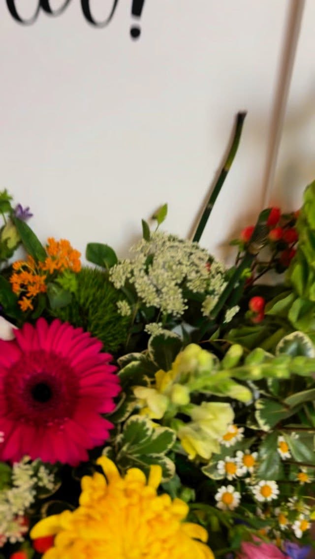 So much fun today making magic with some of our peeps from @orchestratedevent! It was our first time at @marina.shores.yacht.club and we loved it! What a great place for an open house, shower or intimate wedding! Really nice venue and super attentive staff! Photo booth by @aldersonphotography, flowers by @inbloom219, planning by @she_designs_llc, grad display and selfie station by yours truly, and desserts by @kupkates_customcakes
Congratulations to Sanna and shout out to mom and dad!👏🏻👏🏻👏🏻🎓