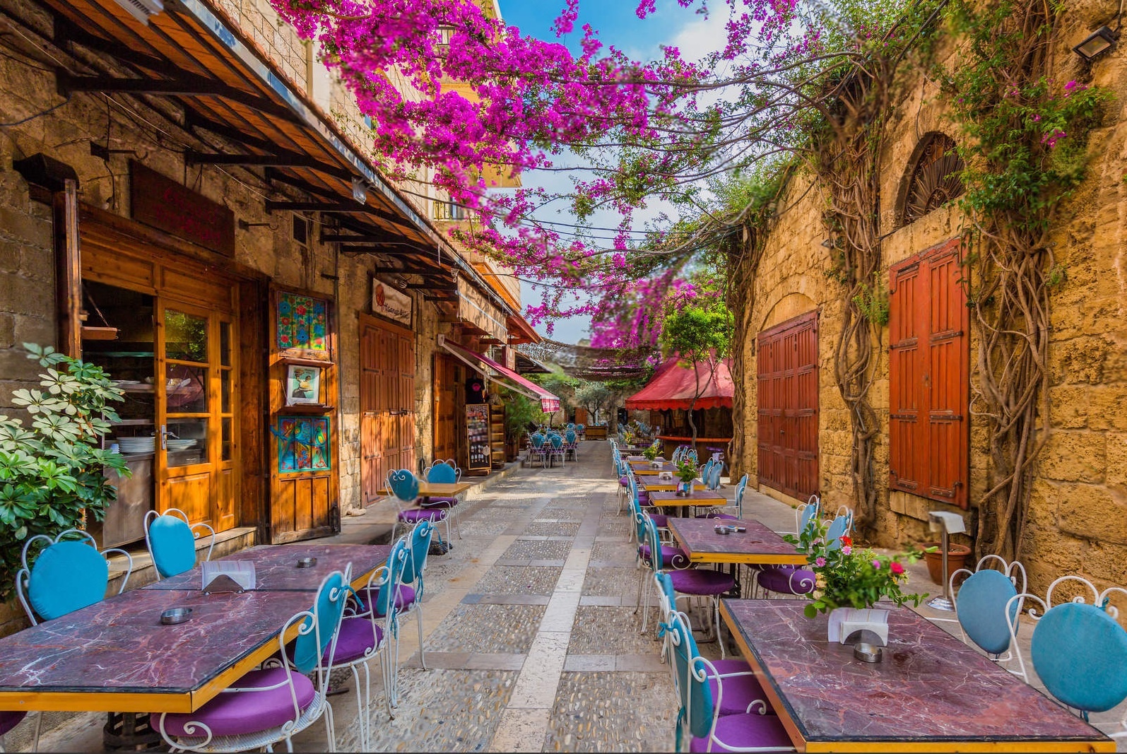🧱✨ Byblos Old Souk – Timeless Charm by the Sea
Wander through the stone-paved alleys of Byblos Old Souk, where every corner echoes with centuries of history. From handcrafted treasures to local flavors, this vibrant market blends Lebanese tradition with a relaxed Mediterranean vibe.
Perfect for a leisurely stroll, a photo stop, or a unique souvenir — the Byblos souks are a highlight on all our coastal tours.
📍 Included in our Jeita – Harissa – Byblos full-day tour
🚗 Private, personalized experience with local guidance
#ByblosOldSouk #JbeilSouk #DiscoverLebanonTours #LebanonHistory #ByblosCharm #LebanonTravel #LebaneseCulture