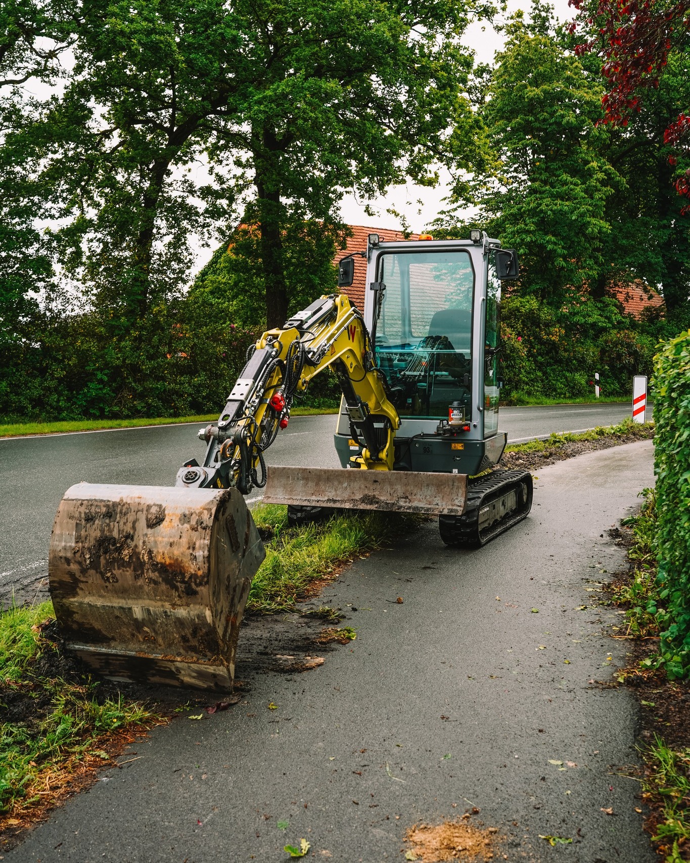 Starke Maschinen für starke Projekte! 🚜💥
Bei Saathoff GaLaBau setzen wir auf moderne Technik, die mitdenkt – ob im Gartenbau, Straßenbau oder bei komplexen Erdarbeiten. Denn: Was richtig laufen soll, braucht Power, Präzision und das passende Equipment.
Starke Maschinen. Starkes Team. Starke Ergebnisse.
#SaathoffPower #Maschinenliebe #GaLaBau #StarkeTechnik #BaustellenAlltag #Handwerk2025