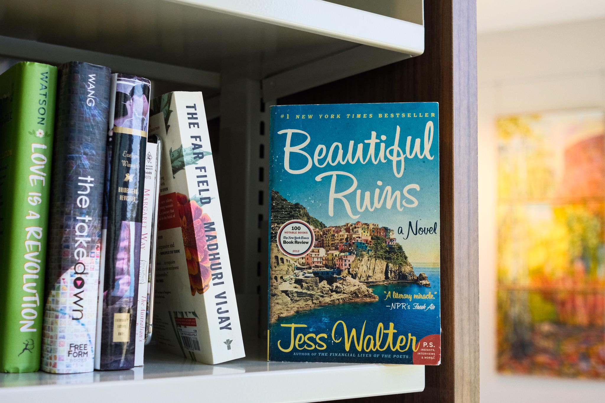 Recently spotted at the @kentdistrictlibrary Amy Van Andel library's used bookshop ~ summer reads for the whole fam!
Comment with your fave book of the summer so far and tag a friend you think would love it!