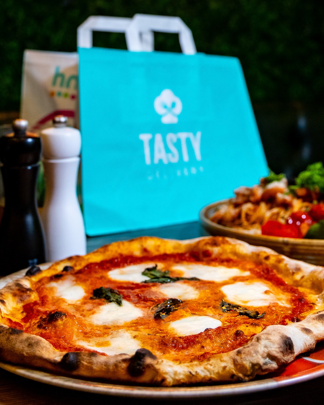 Pfingstmontag daheim genießen? 🍕
Ob Pizza, Burger, Sushi oder mehr – wir bringen Dir Deine Lieblingsgerichte direkt nach Hause. Einfach online bestellen und entspannt schlemmen! 🍔📲
Tasty Delivery – Dein Genussmoment für Zuhause.
Jetzt bestellen: www.tasty-delivery.de
#tasty #tastydelivery #tastykonstanz #burger #pizza #sushi #konstanz #bodensee #lieferservice #lieferdienst #lakeofconstance #feiertagsschmaus