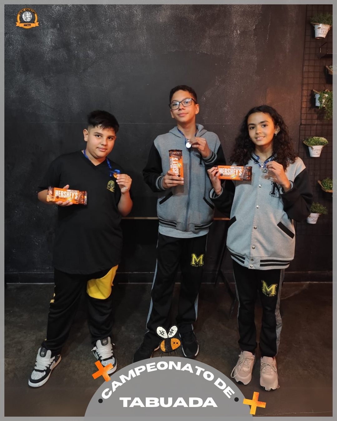 Hoje foi a última fase do tão esperado Campeonato de Tabuada, que deixou nossos alunos ansiosos e ávidos pelo saber. Os ganhadores foram Rafael (5ºAno), Miguel (6ºAno) e Ana Carolina (6ºAno), também tivemos a premiação do professor com mais vitórias (Professora Luci, de Matemática do Fundamental II), e a comemoração dos alunos que foram até as finais. Parabéns para todos! 🐝