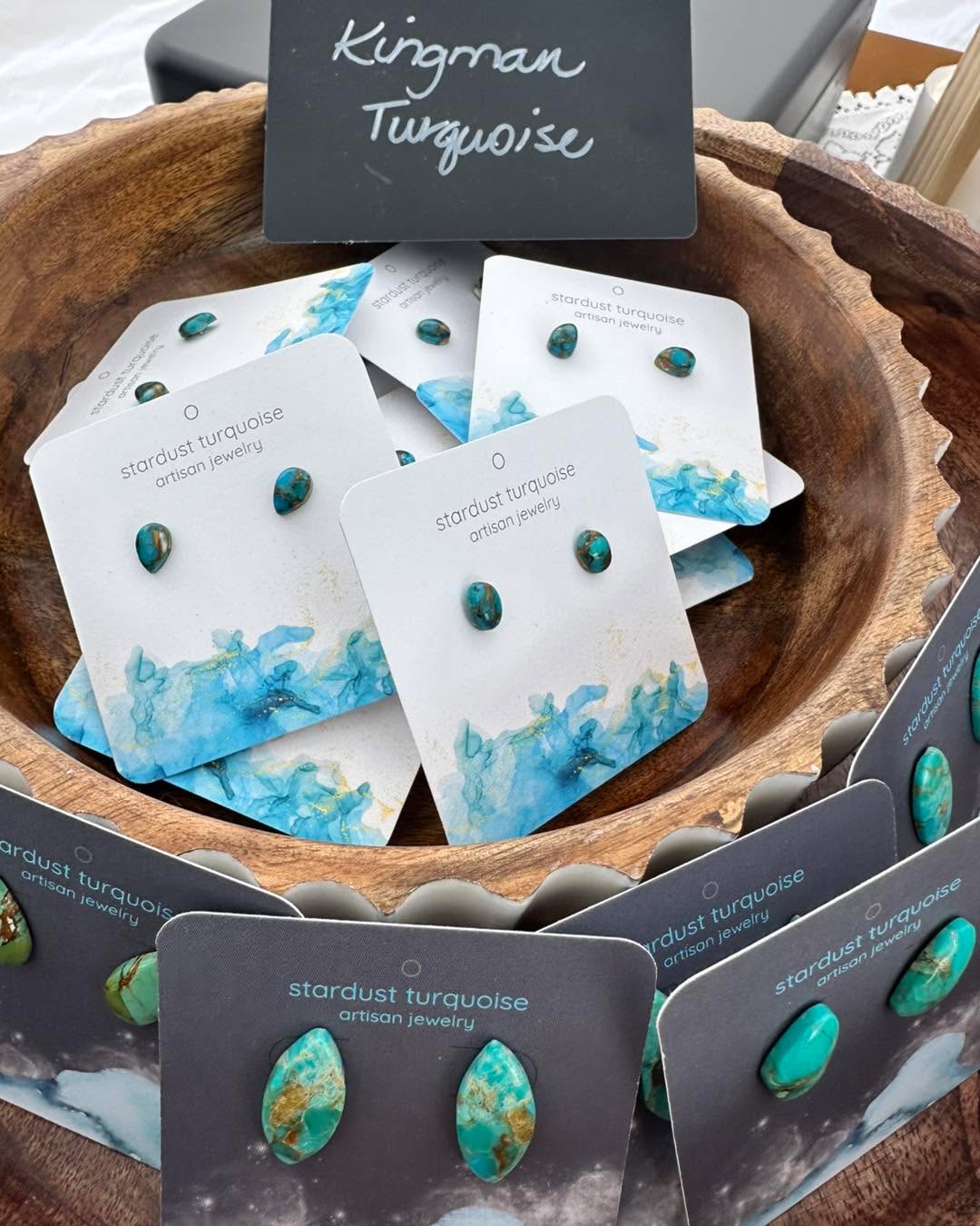 🌟✨ Saturday’s forecast? A 100% chance of turquoise! ✨🌟
Stardust Turquoise is back at the Red Deer Farmers Market—tucked inside the Kennedy Leatherworks booth, where silver shimmers and stones sparkle like prairie stars 🌾💫
🌈 One-of-a-kind earrings
🌵 Celestial charms
🌊 Sea glass, stars, and stories
Every piece is handmade with a little desert dust and a whole lotta magic.
Come find us, try on something that feels like you, and leave with a treasure you’ll never want to take off 💚
📍See you Saturday morning at the market!
#StardustTurquoise #RedDeerFarmersMarket #PrairieMagic #CowgirlSoul #HandmadeJewelry #TurquoiseDreams #MarketDayVibes