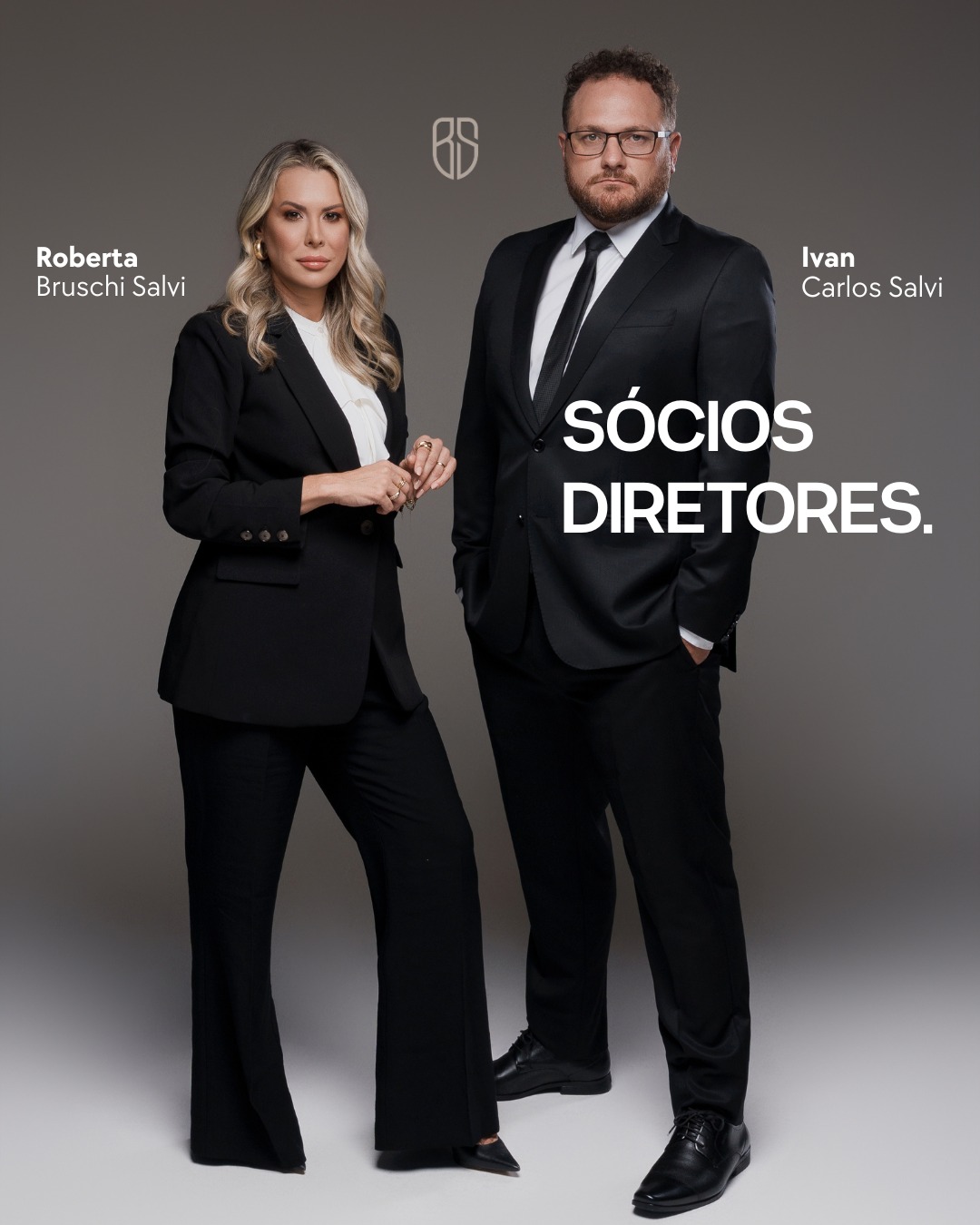 Somos a BRUSCHI & SALVI ADVOCACIA.
Nascemos do sonho audacioso de nos tornarmos o mais bem-conceituado escritório de advocacia da nossa região. Com uma advocacia moderna, especializada e humanizada, conquistamos reconhecimento por oferecer soluções jurídicas eficientes e personalizadas, sempre alinhadas às necessidades de nossos clientes.
Ao longo de mais de 14 anos de atuação, acumulamos vasta experiência, o que nos permite identificar demandas com precisão, desenvolver metodologias estratégicas e compartilhar conhecimento por meio de técnicas eficazes.
Com sede na cidade de Guaporé/RS, a inovação sempre esteve em nosso DNA.
#Bruschi&Salvi #14anos