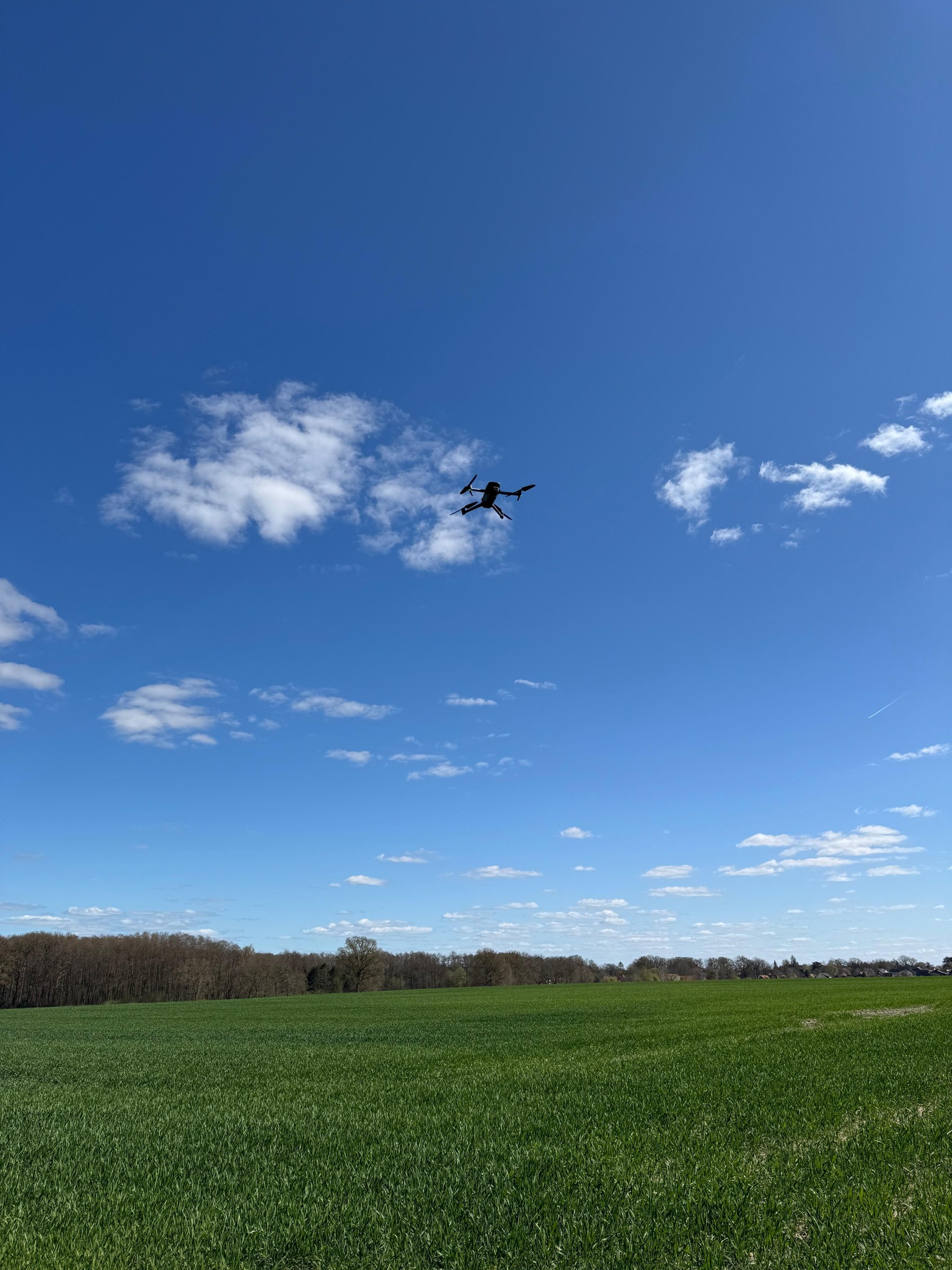 🦌🚁 Rehkitzrettung – es geht bald wieder los!
Die ersten Anfragen sind bei uns eingegangen – in den nächsten Tagen starten wir mit unseren Drohneneinsätzen zur Rehkitzrettung. Mit Wärmebildkameras und viel Engagement helfen wir dabei, die Kitze vor dem Mähtod zu bewahren. 💚
👉 In den kommenden Tagen nehmen wir euch hier mit in den Einsatz – bleibt also unbedingt dran und schaut regelmäßig vorbei, um zu sehen, was wir draußen auf den Feldern erleben!
💡 Ihr wollt uns unterstützen? Unsere Einsätze sind nur durch Spenden möglich. Jeder Beitrag – ob groß oder klein – hilft dabei, Leben zu retten. 🙏
Nutzt dazu gerne unsere Paypal-Adresse:
paypal@rehkitzrettung-hannover.de
Oder den direkten Spendenlink:
https://www.paypal.com/donate/?hosted_button_id=QRLKMUJ7MG382
📲 Mehr Infos dazu folgen bald hier auf unserem Kanal oder auf unserer Webseite - www.rehkitzrettung-hannover.de!
#Rehkitzrettung #DrohneImEinsatz #Tierschutz #Wildtierschutz #Frühjahr2025 #Ehrenamt #Spendenaktion #NaturSchützen #Wärmebilddrohne #GemeinsamStark