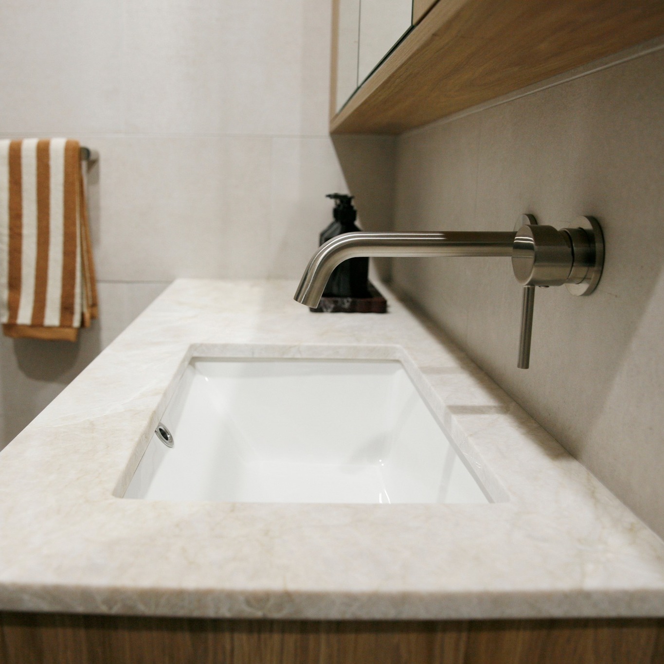 This Ensuite bathroom is a composition in calm — timber grain like brushstrokes and stone soft under light.
The vanity reads like sculpture: elevated, elemental, architectural.
Every surface considered. Every proportion intentional.
Because ritual deserves refinement.
Interior Design & Styling by @theescapistco
Build @crea8iveconstruction
Photography @portraitssydney
Joinery @korlia_joinery
#theescapistandco #TimberAndStone #material #sculpturaldesign #designinspiration #sanctuarylife #bathroomdesign #vanity