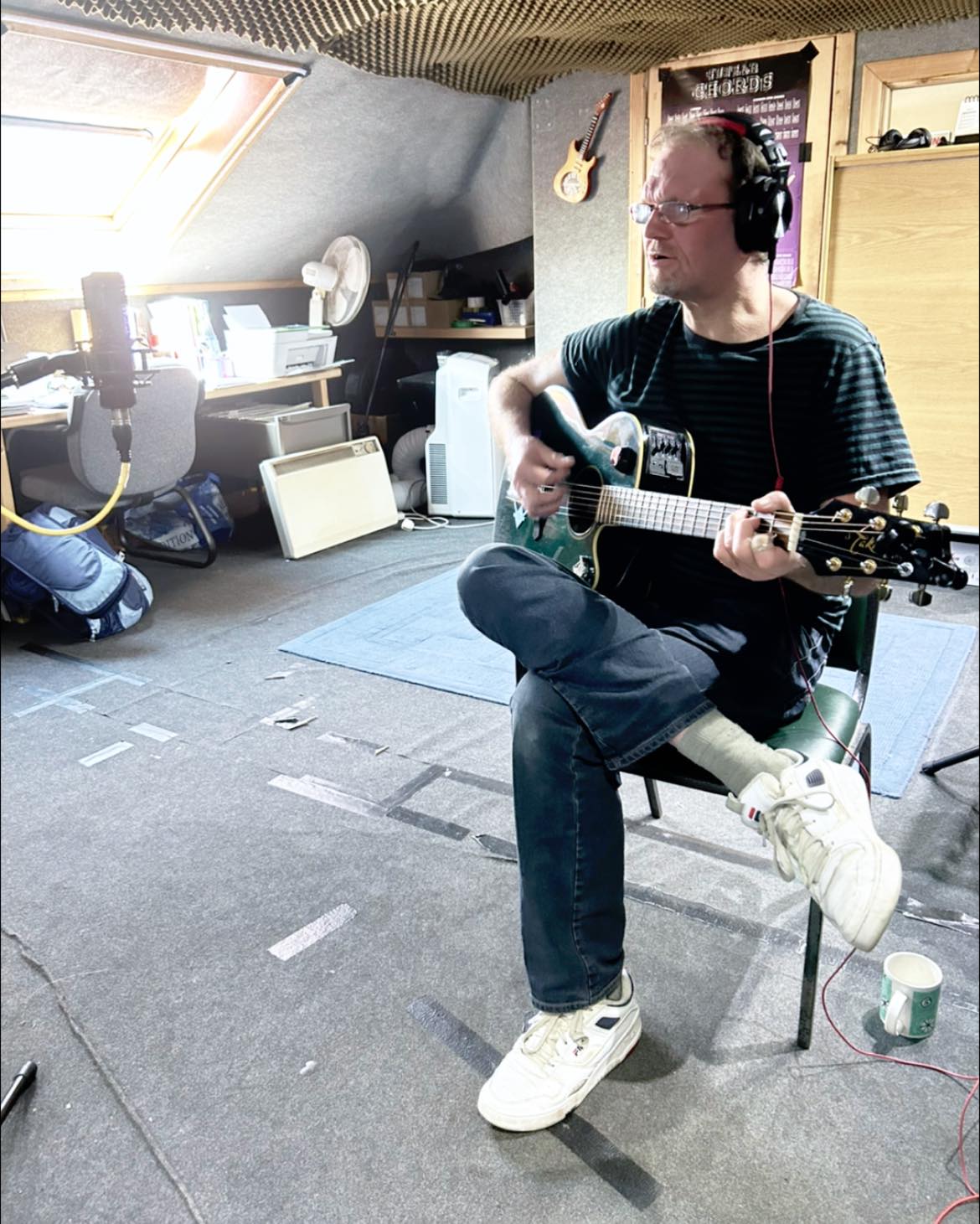 Had the lovely Steve Hat back in the studio yesterday working on a new song. Great wee session 🙌🏼
#musicstudio #soundproduction #makingmusic #musicproducerlife #engineer #millermusic #musicproducer #musicproduction #producer #recordingstudio #sound #singersongwriter #paisley #pro #tracking #mixer #renfrewshire #drumtracking #recording