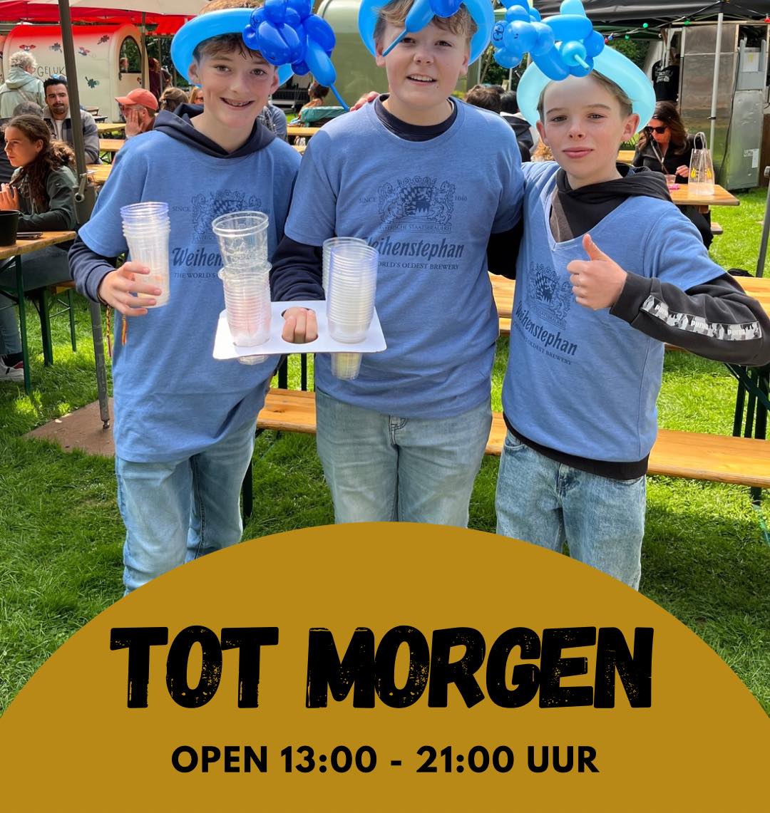 Wat was het een heerlijke eerste dag van Vorkje Prikken Ede! ☀️🍴
Gezellige sfeer, blije gezichten, lekker eten en genieten in het prachtige Openluchttheater… wat wil je nog meer?
En we zijn nog niet klaar! Morgen gaan we door met dag 2 – de zon laat zich nóg meer zien, de foodtrucks staan weer klaar en het belooft opnieuw een heerlijke dag te worden! 🌞✨
📍 Openluchttheater Ede
🕐 Geopend van 13:00 tot 21:00 uur
Zien we je daar? Kom lekker proeven, borrelen en genieten!
#VorkjePrikkenEde #LekkerEten #ZomerInEde #OpenluchttheaterEde #foodfestival