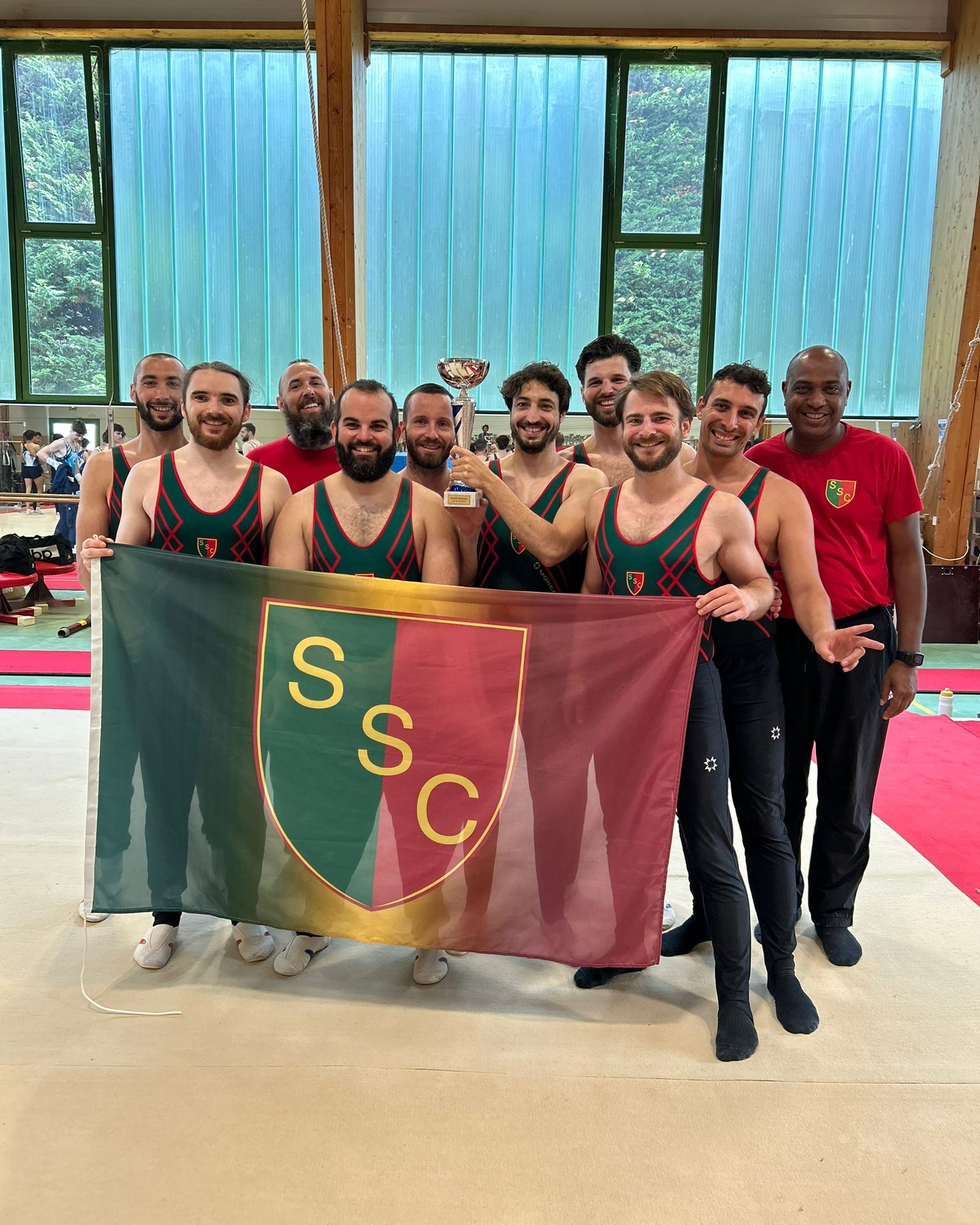 L’équipe des adultes s’est rendue le dimanche 25 mai à Croissy pour le régional par équipe 💪🏻
L’équipe de Jean-Charles, Michael, Sylvain, Paul P, Guillaume, Paul L, Romain et Killyann se classe en 1ère position 🎉🥇👏🏻
Félicitations à eux et un grand merci au juges et coachs présents 🤗
❤️💛💚
#ssc #sscgym #corbeilessonnes #sport #gymnastique #fscf #gymnastiqueartistique #saison20242025