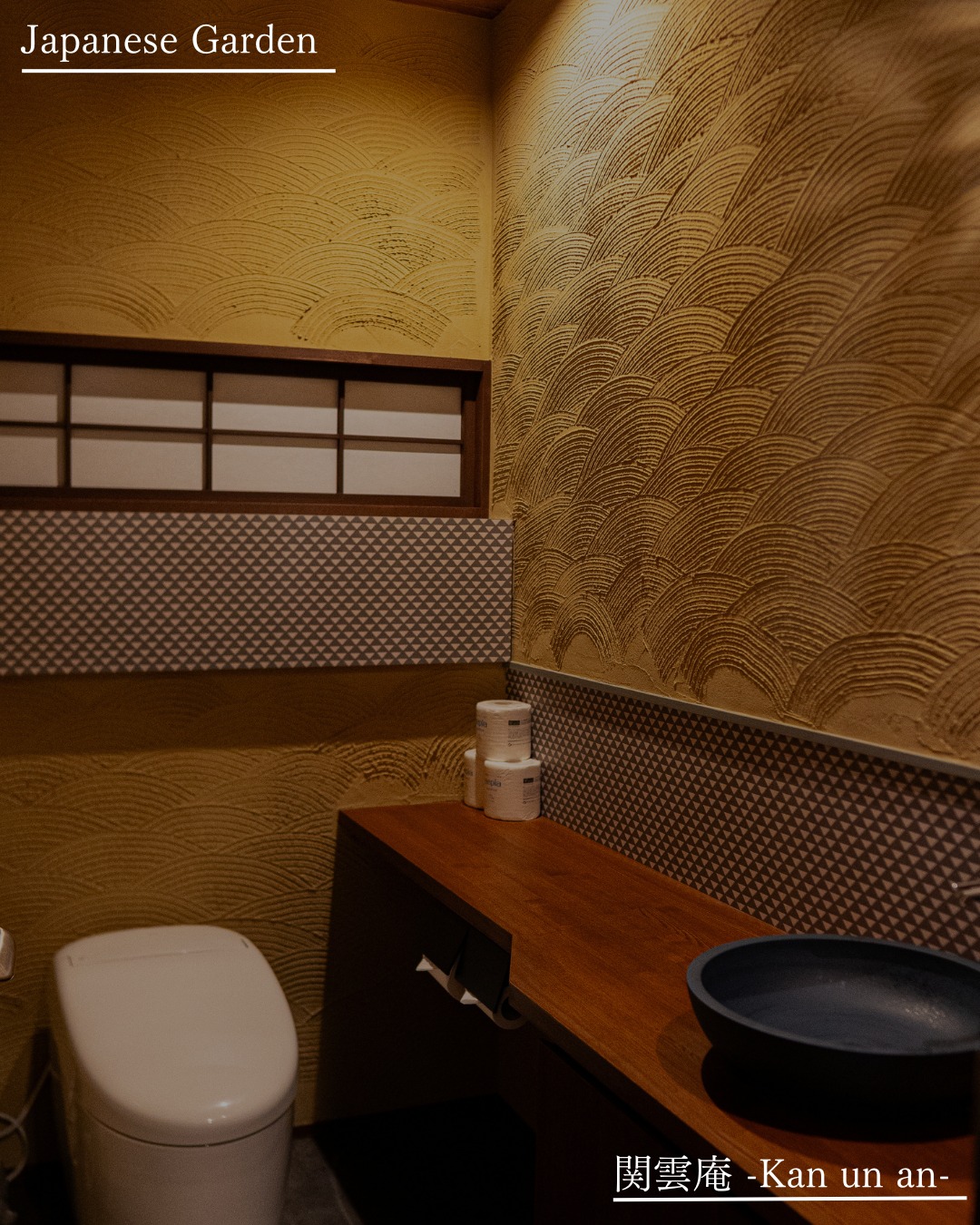 壁に描かれた文様に、日本の美が宿る。
The textured walls hold stories told by Japanese design.
🌱———————————🌱
閑雲庵 ‐Kan un an‐
〒761-2101
香川県綾歌郡綾川町畑田3203
https://kanunan0.wixsite.com/my-site-1
お問い合わせ:HP
🌱———————————🌱
#関雲庵 #宿泊施設 #一棟貸し #綾歌郡 #香川県 #綾川町 #旅行 #香川 #旅 #kagawa #四国 #香川旅行 #うどん県 #四国旅行 #古民家 #宿泊 #高松市 #日本庭園 #香川観光 #japantravel #貸別荘 #カップル旅行 #バケーションレンタル #家族旅行 #古民家リノベーション #国内旅行 #宿泊予約 #うどん #うどんだけじゃない #さぬきうどん