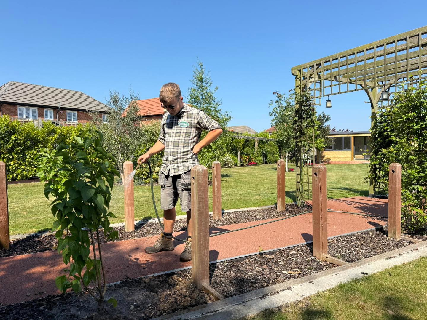 During this early dry spell this year, make sure your gardens (…and staff) are well hydrated.
They’ll both thank you for it 🌺😅