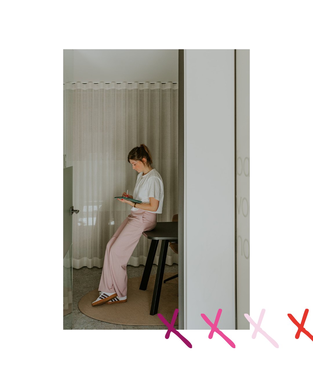 H E L L O.
Hey hey, hier ben ik. Sien, het gezicht achter geSIENeerd. 🤓 Zo'n 5 jaar lang maak ik al ontwerpjes op maat. Van geboorteconcepten, huwelijksconcepten tot branding... alles kan! 🌻 Wat ik belangrijk vind? Dat jij als klant helemaal meedenkt bij het ontwerp voor jouw persoonlijke gebeurtenis. Alles zal uiteraard ondergedompeld worden in een 'geSIENeerde'-stijl, maar het begint bij jou!
🙋♀️ Wil je meer info over de manier van werken? Wens je een vrijblijvende offerte voor jouw persoonlijk concept? Aarzel niet en contacteer me via DM, gesieneerd@gmail.com of ga naar gesieneerd.be/contact!
P.S.: Op zoek naar een toffe fotograaf voor al jouw mijlpalen? > Foto: @fotosvanfleur_
#gesieneerd #graphicdesign #handletteren #ontwerpopmaat #persoonlijk #Personalized #geboorte #birth #huwelijk #marriage #branding