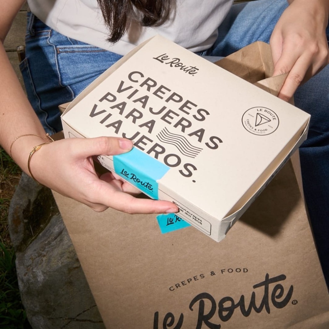 "Tus amigas, una buena comida… y ese empaque que lo dice todo.
Porque los mejores momentos también entran por los ojos."
Somos FABRICANTES😱
.
Elaborada por: @graficajas_vc
.
#cajaspersonalizadas #cajasdeamor #empaques #cajasconestilo #viral #videoviral #fyp #cajasdecarton #cajasparacomida #cajas#empaques #empaquespersonalizados #empaquesecologicos#empaquescreativos #empaquesconestilo #ibague #tolima#graficajas #colombia #empaquesconestilo#losmejoresenempaques