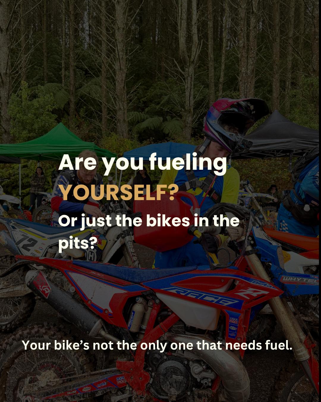 🏁 Are you fuelling yourself — or just the bike — in the pits?
⠀
You’ve got 30 seconds while your bike’s getting tuned… are you grabbing the right fuel to keep riding strong?
⠀
In the pits, it’s all about quick-digesting carbs that give you instant energy ⚡
Think: banana, honey on rice cakes, or even lollies.
⠀
Skip the heavy stuff (protein bars, nuts, energy drinks) — they’ll just weigh you down.
⠀
👉 Slide through to learn how to fuel yourself for full-send performance.
⠀
📲 DM us “FUEL” if you want a pit stop snack plan built for YOU.
#dirtbikesnz #dirtbikes #motonutrition #fuelthefast #nz #nutrition