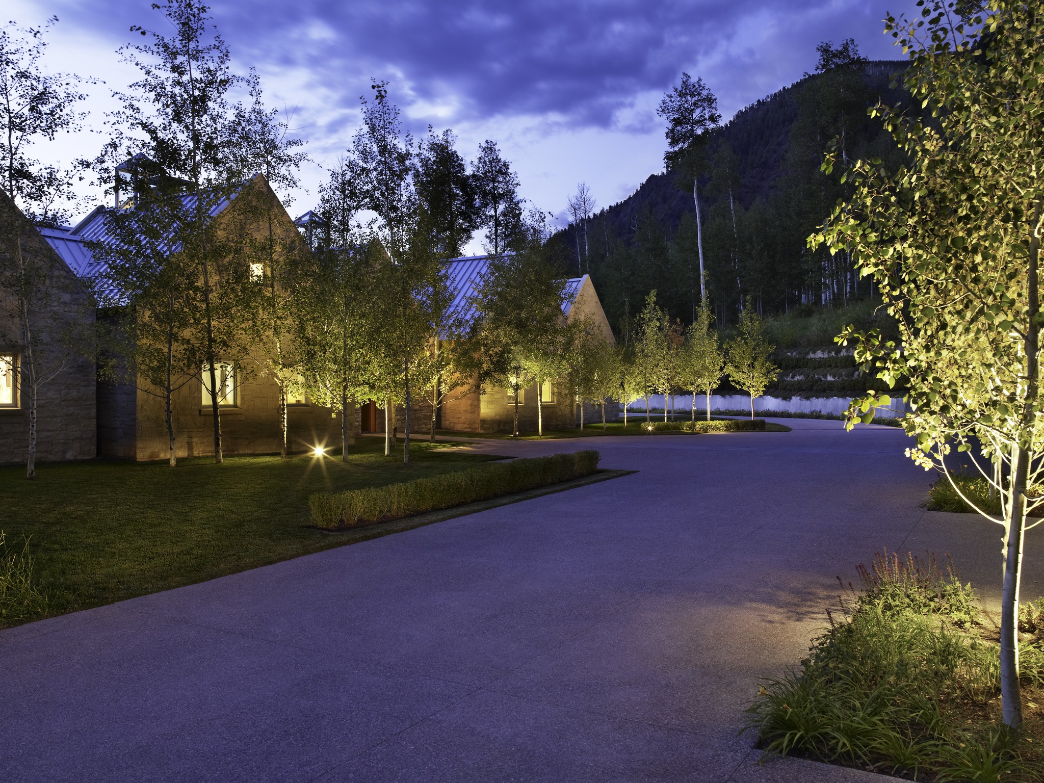 simple, restrained forms within the ground plane are carefully composed to preserve and emphasize the surrounding views, ensuring visitors remain connected to the broader landscape. Linear plantings of hedges and rows of aspen trees define the edges of the space and frame key sightlines, guiding the arrival sequence and creating a sense of progression through the site.
📸: @jasondewey
#landscapearchitecture #landscapedesign #landscape #design #landscapephotography #outdoorliving #luxurydesign #luxurylandscape #gardeninspiration #gardensofinstagram #landscapes #landarch #landscapefirst #LowImpactDesign #DetailsMatter #DesignWithPurpose #PlaceBasedDesign #DesignInspiration