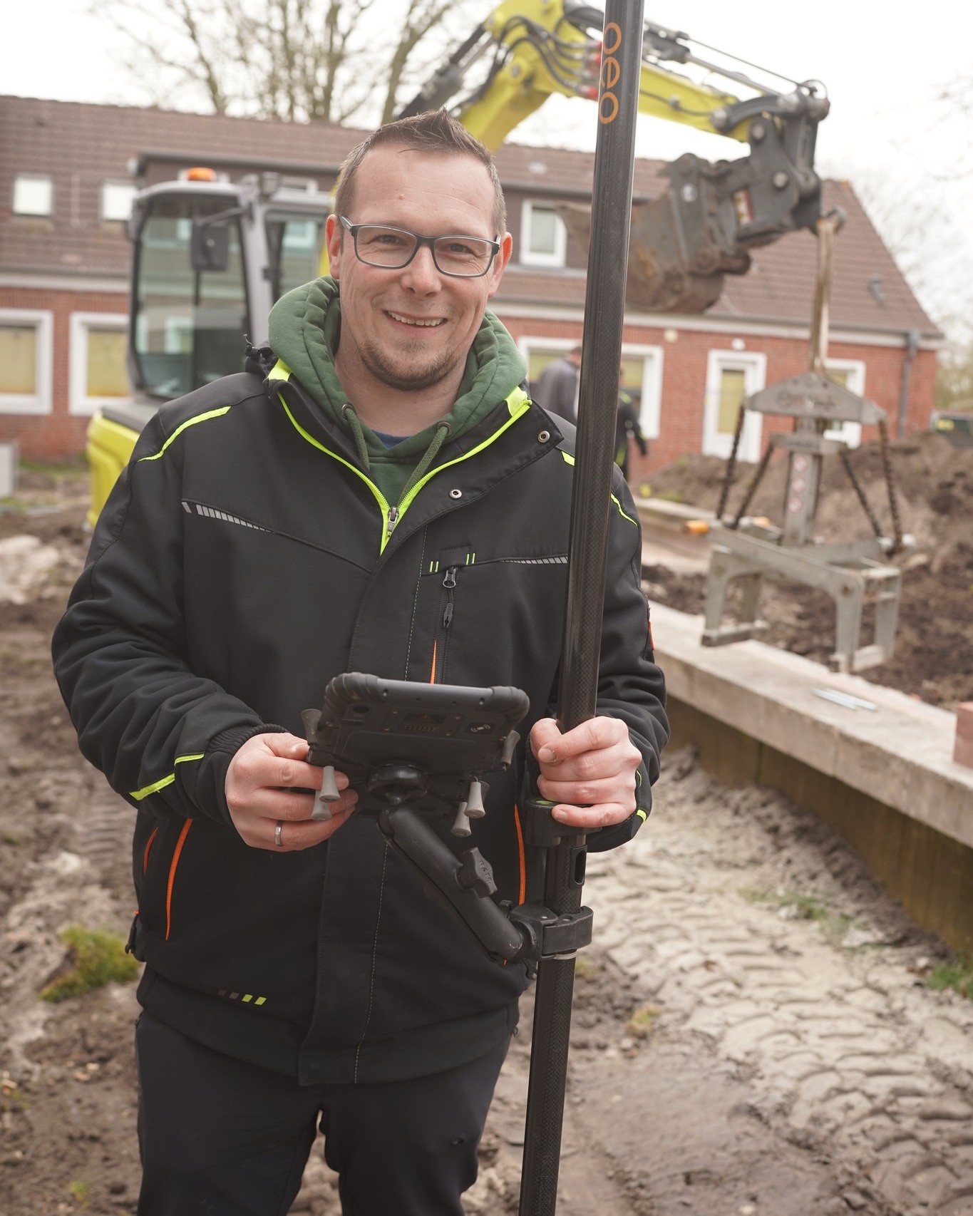 Bei Saathoff gilt: Wer Spaß bei der Arbeit hat, macht’s einfach besser. 😎🛠️
Zwischen Pflasterstein und Bagger gibt’s bei uns nicht nur Leistung, sondern auch gute Laune. Denn ehrliche Teamarbeit und ein bisschen Blödsinn zwischendurch gehören genauso dazu wie saubere Ergebnisse.
#TeamSaathoff #SpaßAufDerBaustelle #GaLaBauMitKöpfchen #HandwerkUndHerz