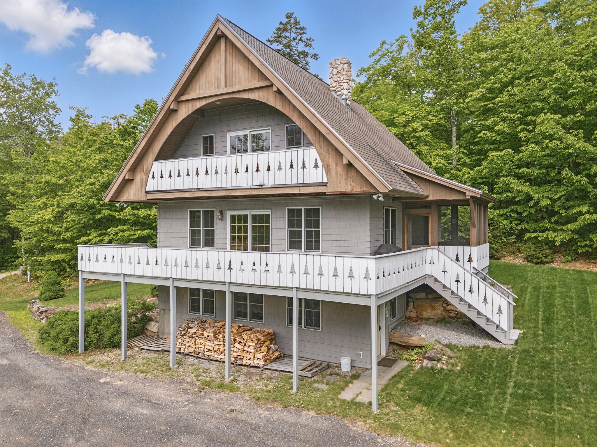 Price improvement! Now listed at $647,000, this charming ski chalet offers stunning mountain views and close proximity to skiing and golfing at @sundayriver.
View the full listing and schedule a tour at the Agency Listings link in bio.