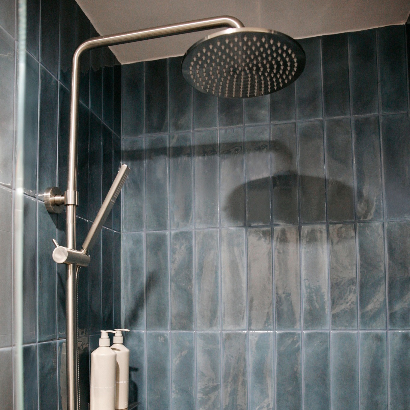 In this Bronte bathroom, every line was drawn with intention—from the vertical rhythm of ocean-glazed tiles to the grounded warmth of custom timber joinery. The palette? Earth and water.
Function is never an afterthought, it’s an invitation to indulge in the senses.
Interior Design & Styling by @theescapistco
Build @crea8iveconstruction
Photography @portraitssydney
Joinery @korlia_joinery
#theescapistandco #bronte #Project2025 #bathroomdesign #interiordesign #detailing #australiandesign #TactileDesign #materialitymatters