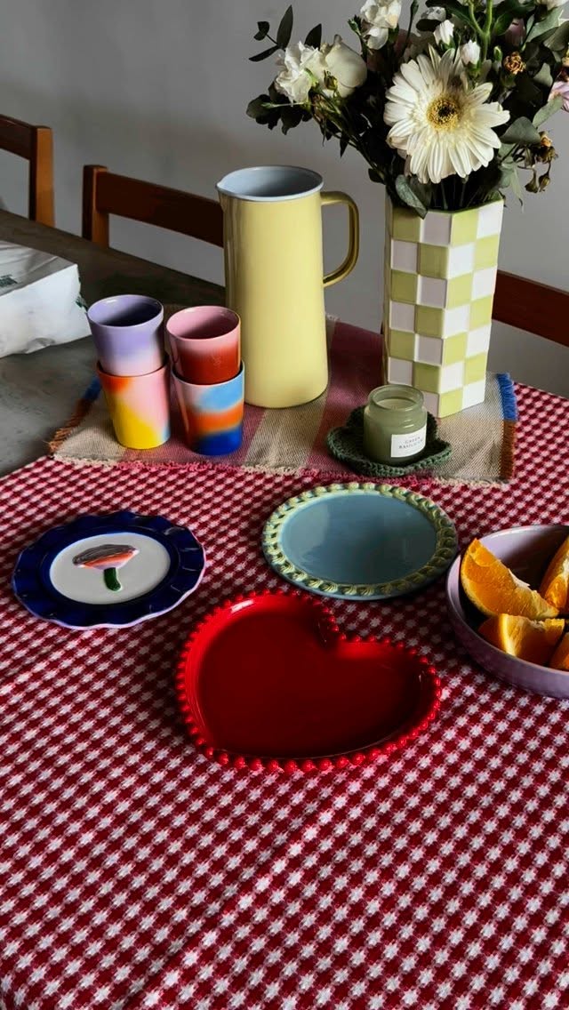 Hosting your girlies on a hot summer afternoon? Our açaí popsicles are the perfect treat 🌞
Available in various flavours on our website and at selected outlets!