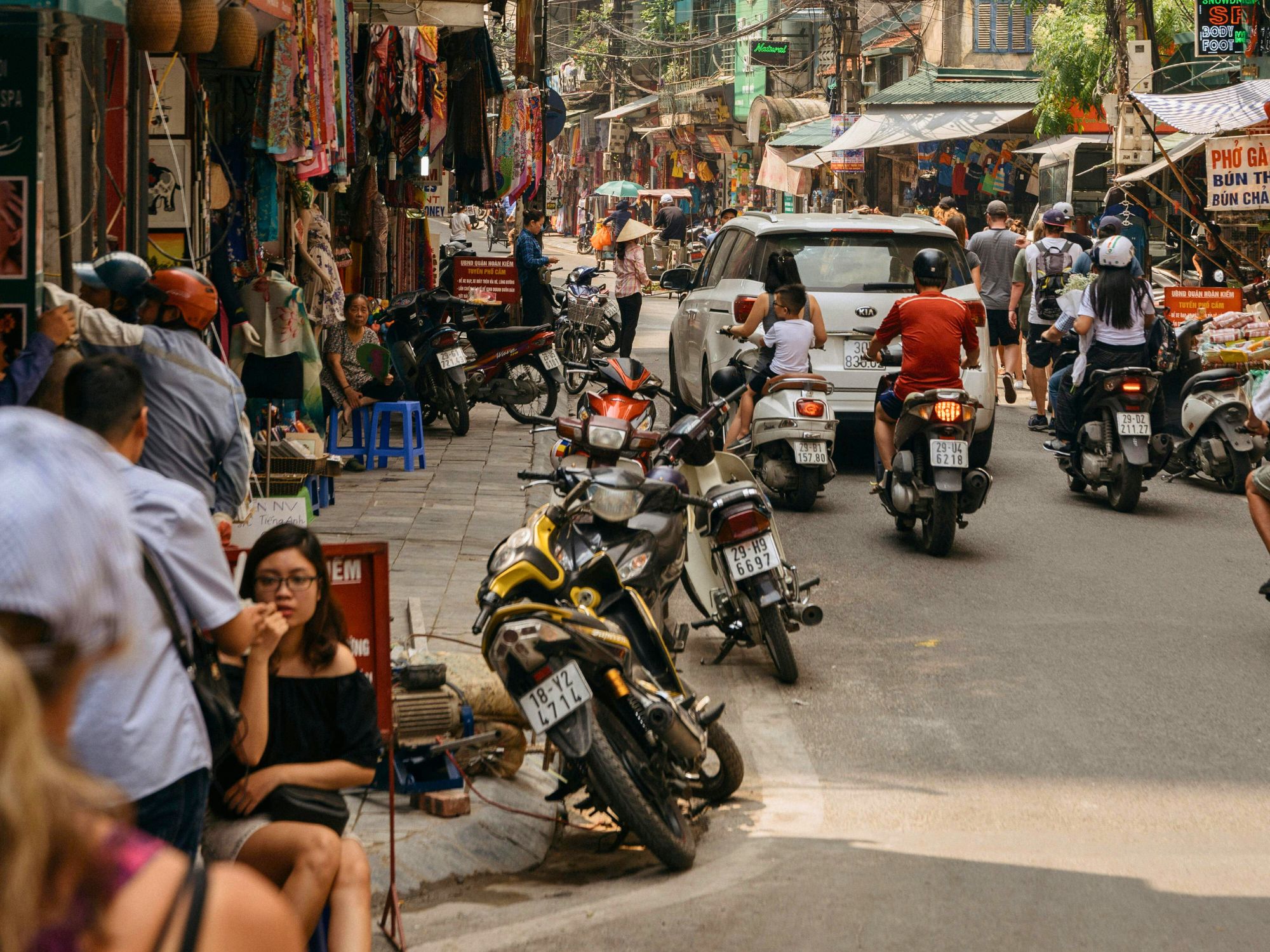 𝗩𝗶𝗲𝘁𝗻𝗮𝗺𝗲: 𝗨𝗺𝗮 𝘃𝗶𝗮𝗴𝗲𝗺 𝘀𝗼𝗯𝗿𝗲 𝗰𝗮𝗿𝗿𝗶𝘀 𝗽𝗲𝗹𝗼𝘀 𝘀𝗮𝗯𝗼𝗿𝗲𝘀, 𝗻𝗮𝘁𝘂𝗿𝗲𝘇𝗮 𝗲 𝗰𝘂𝗹𝘁𝘂𝗿