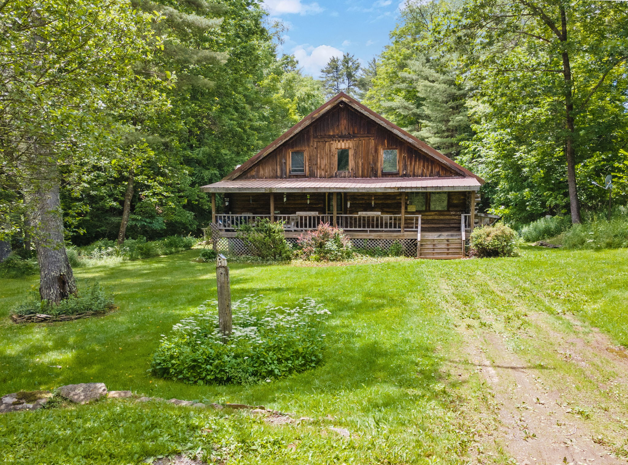 π 207 Dyer Road, Jefferson, NY 12093
One-of-a-kind home full of character, lovingly built by the owners using logs they hand-cut & debarked right from the land πͺ΅ here are a few highlights:
π² Stunning custom log cabin on over 4 secluded acres, plus two additional 1-acre parcels included
π‘ Expansive great room with cathedral ceilings and open-concept layout
β Cozy alcove with big windows overlooking a peaceful streamβperfect for a reading nook or morning coffee
ποΈ 3 bedrooms and 2 full bathrooms, including a private ensuite
πΉ New back deck with outdoor bar areaβgreat for entertaining
π³ Tranquil, wooded setting full of character and craftsmanship
Link in bio.
Listing by Romeo Team Realty
Listing Agent Victoria Romeo
518-788-8858
License #10491206585
Co-Listing Agent Laura Farrell
518-621-6912
License #10401379933