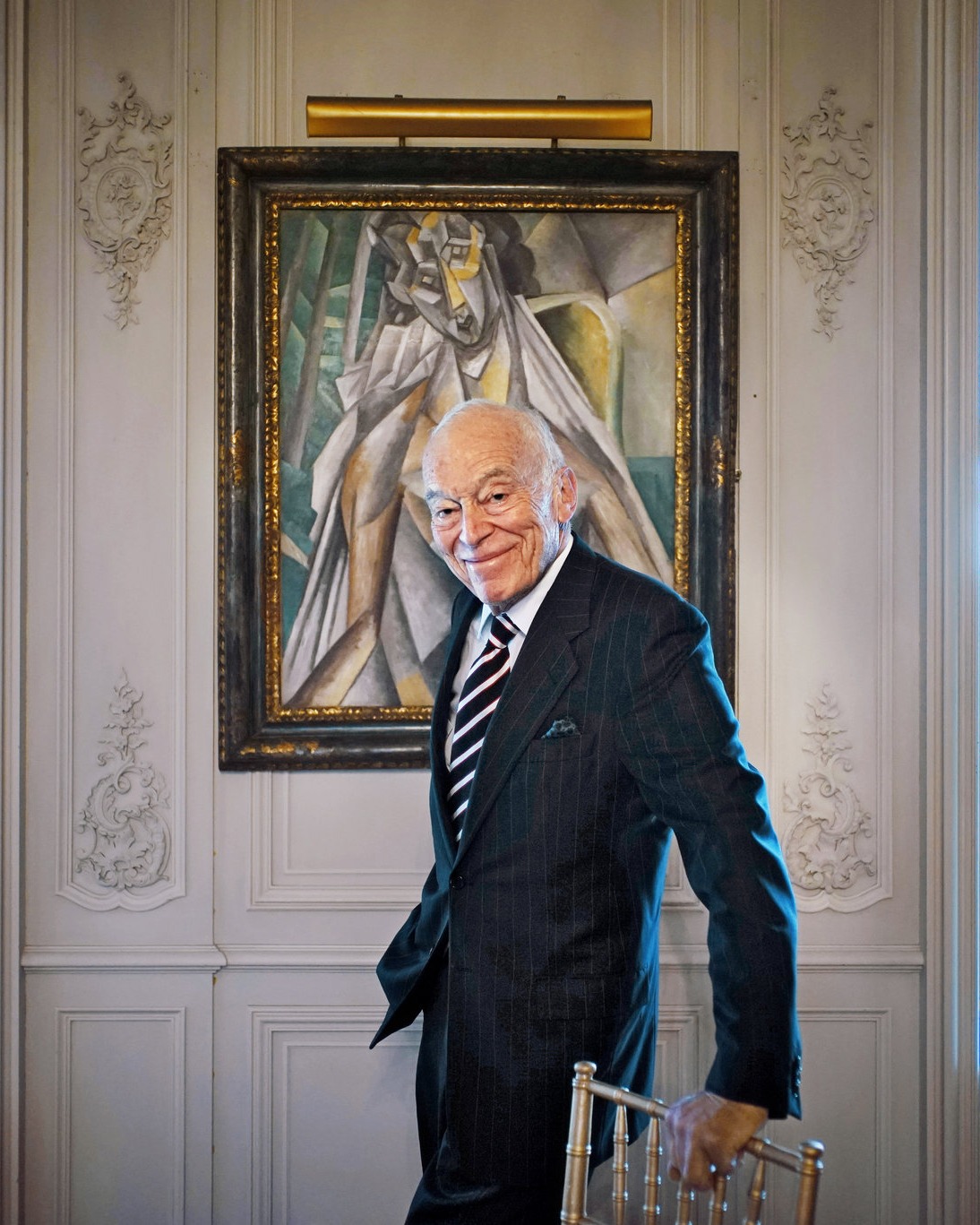 Leonard Lauder died in New York yesterday at the age of 92. Chairman emeritus of the EstĂ©e Lauder companyâfounded in 1946 by his motherâLeonard Lauder was also a great supporter of the arts. He gave EstĂ©e Lauder its global reach in the field of make-up and face creams. Lauder was thus able to acquire some of the world's greatest masterpieces. But after stepping down from his role as CEO of EstĂ©e Lauder in 1999, he would spend the following decades giving back to the art world.
In 2013, Lauder donated 78 Cubist works to the Met, including works by Pablo Picasso, Georges Braque, Fernand Léger and Juan Gris, acquired from Gertrude Stein, Raoul La Roche and Douglas Cooper. Estimated to be worth over a billion dollars, it remains to this day the largest donation in the history of the Met. He later expanded his donation with a further 12 works, including post-war works by Alex Katz, Roy Lichtenstein and Larry Rivers.
Leonard Lauder was also Chairman Emeritus of the Whitney Museum of American Art, and gifted the largest amount in the museum's history in 2008, worth $131 million (which comprised artworks among other donations, including 50 paintings by Jasper Johns). The museumâs Building in the Meatpacking district, which opened in 2014, bears his name.
Alongside his donations, Leonard Lauder helped to create the Leonard A. Lauder Research Center for Modern Art, which supports a programme of grants, thematic exhibitions and public lectures. Lauder believed that art and education should be accessible to all. Following the same passion, his younger brother, Ronald Lauder, founded the Neue Galerieâa museum dedicated to early 20th century Austrian & German art and design.
#art #leonardlaudercollection @metmuseum @whitneymuseum #contemporaryart #cubism #leonardlauder