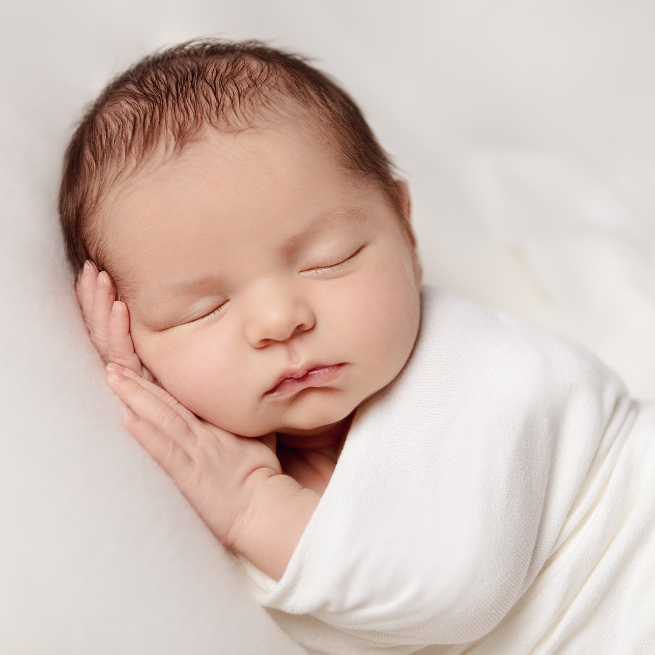 NEWBORN SESSION🤍
Saranno 9 mesi di attesa e di aspettativa, in cui immaginerai ogni giorno, come sarà il tuo bambino. Quella piccola creatura che ora stringi tra le braccia è un miracolo. Il suo profumo, il contatto con la sua pelle, la sua dolcezza, e l'emozione unica che sentirai, desidererai custodirla e ricordarla per sempre. I suoi primi giorni di vita passeranno però velocemente, e saranno così piccini solo per pochissimo tempo...
Per questo, desideriamo creare magnifici ritratti per te e la tua famiglia, e garantirti, una straordinaria esperienza, perché tu possa goderti, in un ambiente accogliente e rilassante, ogni singola, meravigliosa sensazione.
Contattaci per maggiori informazioni su info@melaniamaffucciphotographer.com
www.melaniamaffucciphotographer.com
.
.
•Fotografo neonati
#melaniamaffucciphotographer #fotografoneonati #fotografoneonatimodena #fotografogravidanza #fotografogravidanzamodena #serviziofotograficoneonati #serviziofotograficoneonato #serviziofotograficogravidanza #servizifotograficineonati #servizifotograficibambini #fotografoneonato #fotografianeonati #fotografianeonatibologna #fotografianeonatimodena #newbornphotography #newbornphotographer #newbornshooting #newbornphotos #fotografodifamiglia #fotografodifamigliamodena #fotografofamigliamodena #fotografofamiglia #fotografofamigliabologna #fotografobambini #fotografobambinimodena #fotografogravidanzabologna #fotografomodena #fotografobologna #studiofotograficomodena #fotografomaternitàmodena