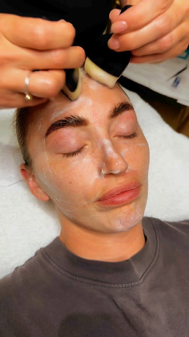 Glowing Skin isn’t magic 🪄
It’s care……done right ✅
This beauty @ilashedbyzar I could work on all day……🥰
Look at her glow 🙌🏻
And the stunning brows by @jessicaabbott_pmu
Getting your skin in it’s best, healthy state is no quick process, but boy is it worth it 💫
To get started on your journey for glowing, healthy skin pop me a message 😁
📍Birchington & Barham
#skincare #glowingskin #skinconfidence