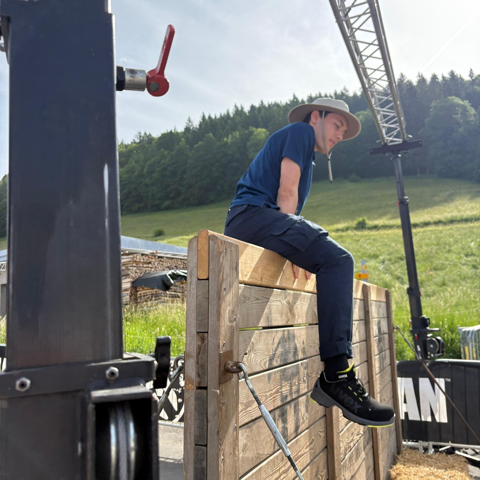 💪 Spartan Sainte-Croix 2025 | Une mission humaine et sportive !
Pour la deuxième année consécutive, notre équipe médicale s’est mobilisée afin d’assurer le dispositif médico-sanitaire et garantir la sécurité des spartiates. 🩺🚑
👉 Une collaboration efficace, engagée et parfaitement coordonnée entre l’organisation et ses partenaires.
🙏 Un immense bravo à toutes et à tous pour votre professionnalisme, votre esprit d’équipe et votre bonne humeur tout au long de l’événement.
L’aventure Spartan, c’est avant tout une expérience intense, humaine et pleine d’enseignements. 💥🤝
#SpartanRace #Collaboration #ÉquipeMédicale #Sécurité #stcroix #suisse #chrismedicalservices #SainteCroix #TravaildÉquipe #Engagement #firstaid #secourisme