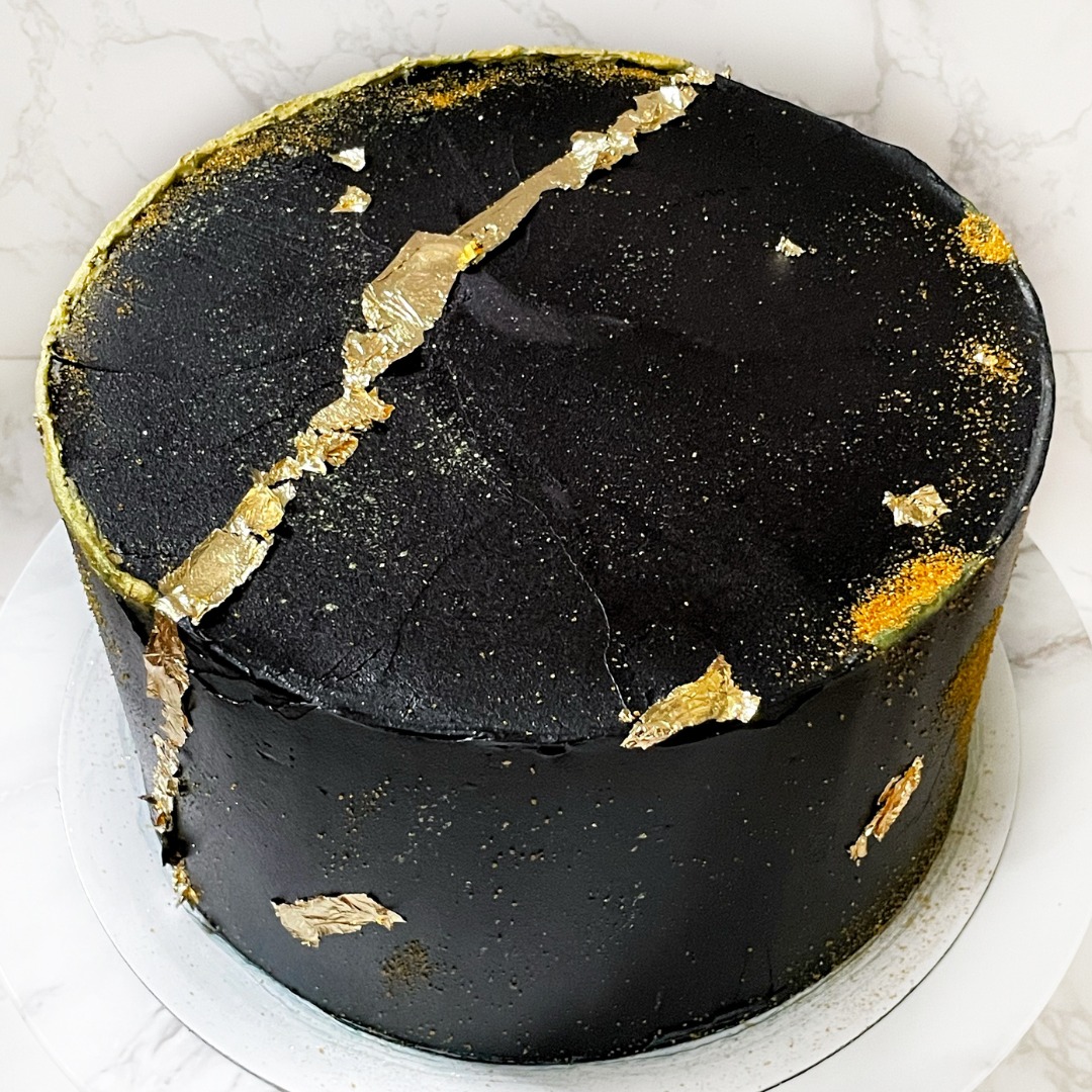 Welcome to today’s (and only today’s!) edition of Fancy Friday! ✨
This Sweet 16 was one for the books. A mom came to me wanting to make her daughter’s celebration extra special — and she absolutely nailed it with a showstopping dessert display ✨
They were all in on all vanilla — both the cake and the coordinating cupcakes — plus chocolate-covered Oreos in both regular and golden varieties. But the real star? The bold black and gold color palette! It was both dramatic and elegant 🖤💛 She even mixed jumbo and standard-size cupcakes, which gives a display extra height and dimension.
And the stencil detailing on those Oreos! How cool is that?! It added such a luxe, personalized touch — a detail that works perfectly as a party dessert or a party favor! 🤩
✨ Planning something that needs a little extra sparkle? Let’s make it fancy—Friday or not. 💌🎂 (Because fancy or not - we can do it all!)
Size/Flavor: 1 dozen jumbo, 1 dozen standard, 8" cake - All vanilla
Frosting: Vanilla Buttercream
Size/Flavor: 1 dozen chocolate covered Golden Oreos
Size/Flavor: 1 dozen chocolate covered Oreos
🌐 www.treatsbyallyson.com
FB: Treats by Allyson
IG: @treatsbyallyson
.
.
.
.
.
New here? Welcome! 👋🏻 All my treats are dairy, egg, peanut, and tree nut-free—with customizable options like gluten and sugar-free that never sacrifice flavor. Seriously, they’re even better! Don’t believe me? Try one—you’ll never look back!
#CustomCake #EdibleArt #HomeBakery #CakeInspo #SummerCakeVibes #MarylandBaker #CarrollCountyMD #OneOfAKindCake #CelebrationCake #CustomTreats #SpringDesserts #CakeDecorating #carrollcounty #carrollcountymaryland #weddingcakes #localbaker #localbakery #cupcakes #carrollcountybakery #graduationcakes #manchestermd #westminstermd #graduationseason #SpringFlavors #cakedecoratingclass #graduationcake #hanoverpa #hanover #teamparty