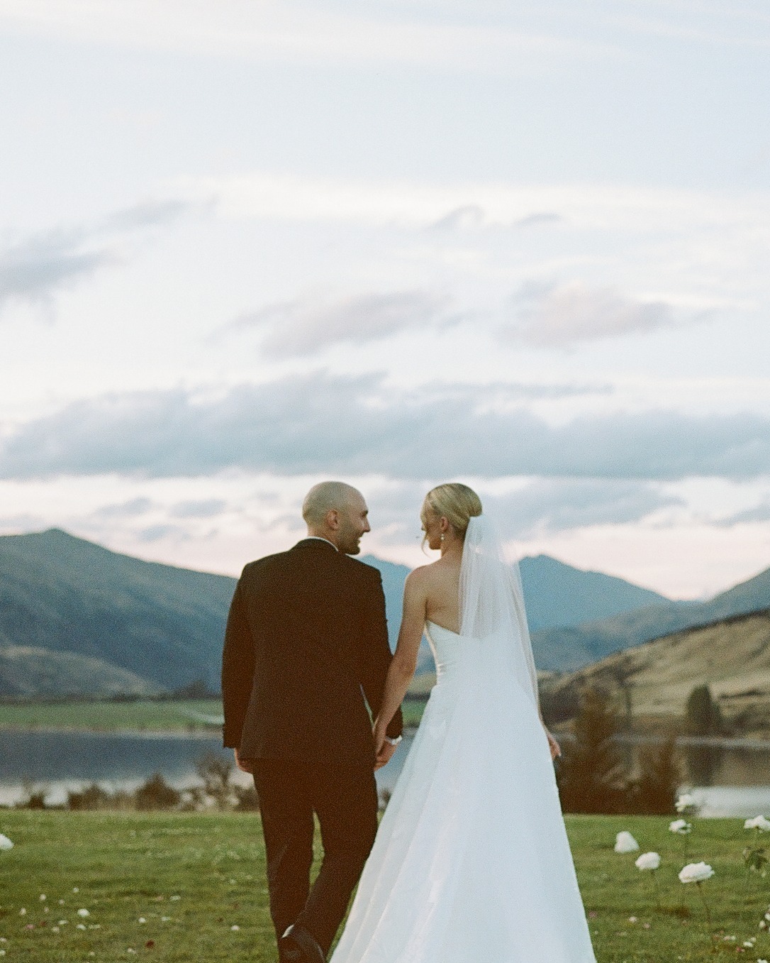 Simple moment, stunning backdrop. Dublin Bay never disappoints.
📸 @run_in_the_shadows
#dublinbay #wanaka #weddingvibe #nzwedding #wedding #NZvenue #airbnb #celebration #weddingvenueNZ #eventsplace #newzealand #NZ #weddinginspiration #nature #outdoor #youandme #creativeideas