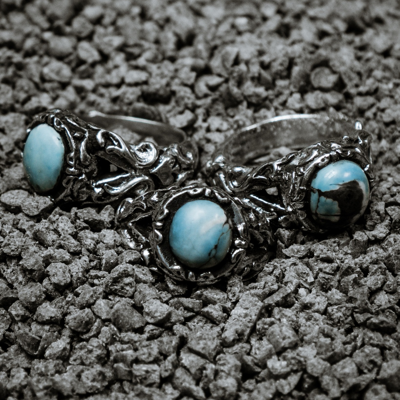 The Aquilus Ring is crowned with a bold Hubei turquoise stone, each piece uniquely patterned by nature. Inspired by ancient strength and untamed elegance, Aquilus is a symbol of individuality and quiet defiance. Handcrafted to command attention, in collaboration with @salvadore_atelier and now available at Iron Clan Jewelry webstore ⚡️✨
__
WORLDWIDE ORDER:
• ironclanjewelry.etsy.com
__
INDONESIA ORDER:
• tokopedia.com/ironclanchamber
__
#IronclanJewelry #salvadoreatelier #IronclanRing #handmadejewelry
#gothicstyle #gothicjewelry #gothicfashion #jewelry