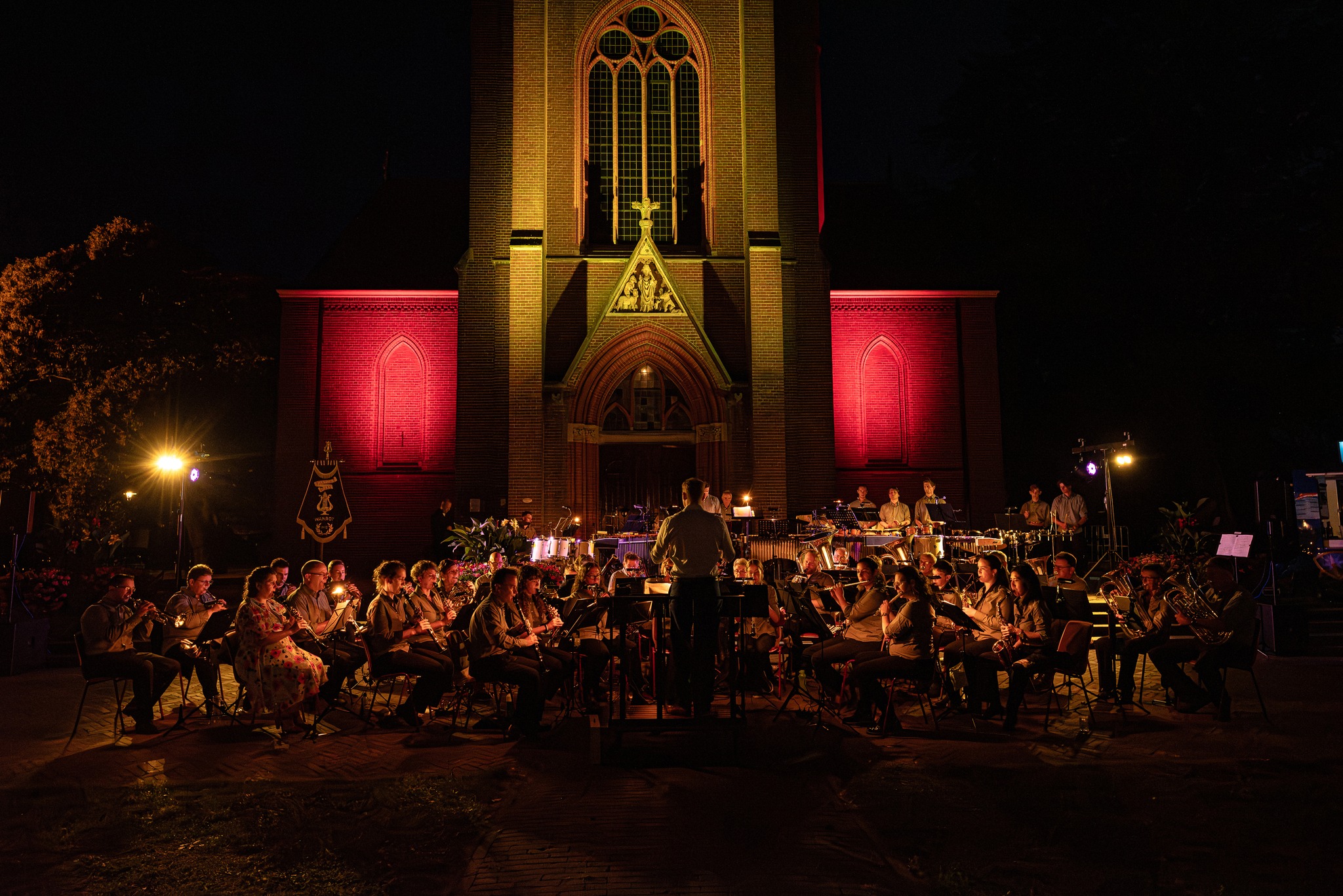 Zomeravond Live op zaterdag 28 juni a.s.: ben jij erbij? Het Wanroijse Kerkplein zal weer worden omgetoverd tot een volledig Zuid-Europees terras met uiteraard zomerse muziek! Terras open om 20.00 uur, aanvang 20.30 uur.