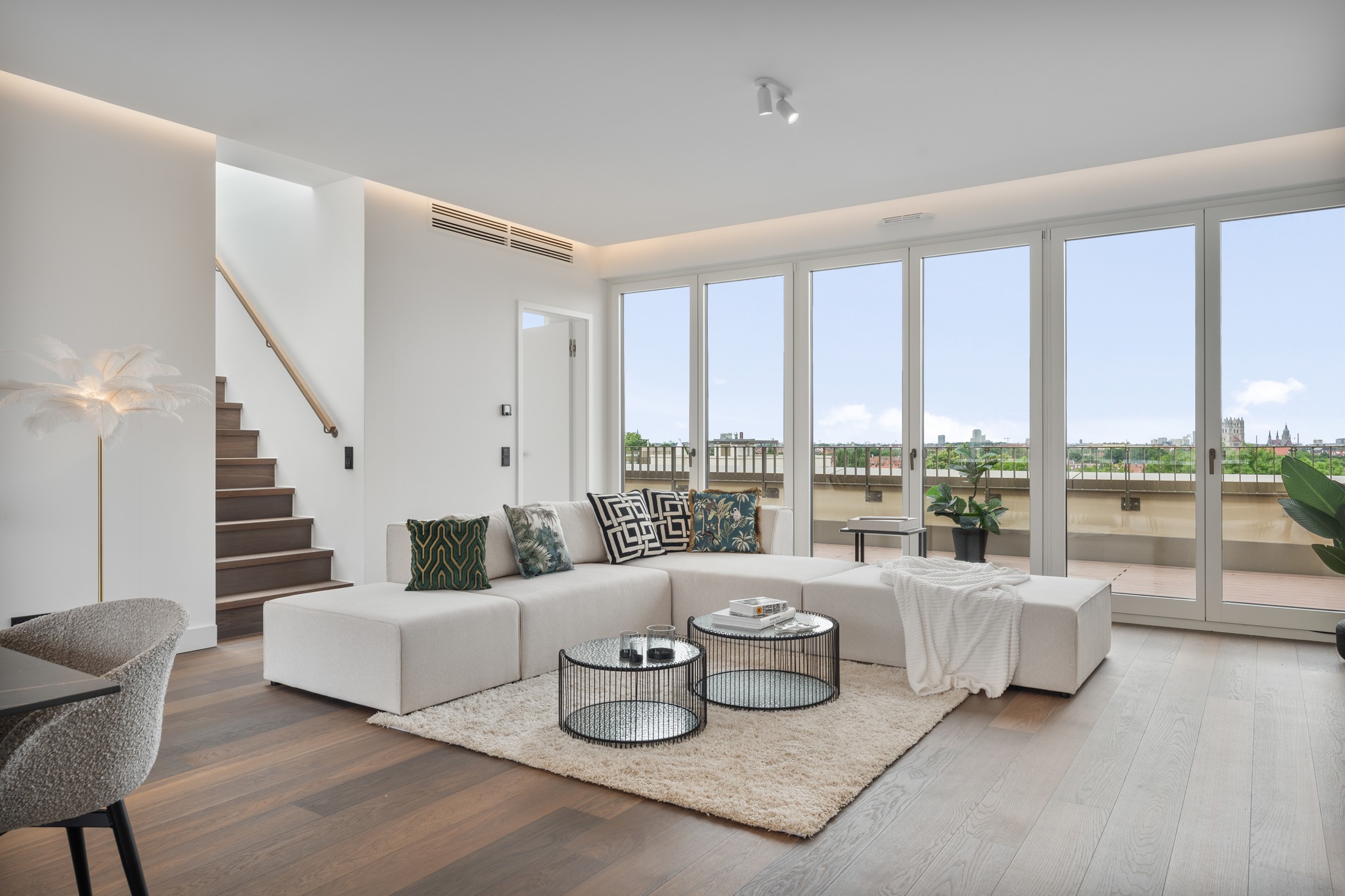 Weiter geht’s mit dem Home Staging des wunderschönen Penthouses in München!
Das Penthouse hat ein Re-Fresh bekommen: Bunter, lauter, anders, um die Zielgruppe noch besser anzusprechen.
Ein herzliches Dankeschön an die Becken Gruppe für das Vertrauen in meine Arbeit. Alles Liebe,Anna
Danke auch an @thestagingcompany für eure tolle Unterstützung!
#homestaging #immobilienfotografie #luxuryliving #luxusimmobilien #realestate #luxuryhome #interiordesign