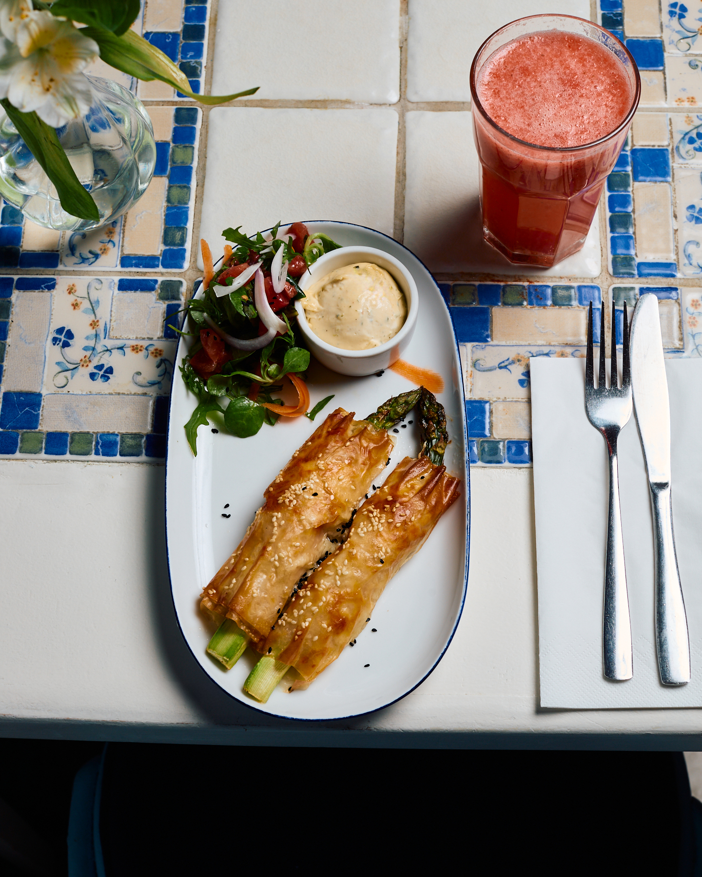 Szparagi w cieście filo