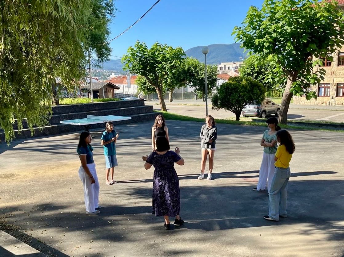 Verán Soncello non son só clases: Esuna experiencia musical completa. Durante a
semana gozarás de:
-Concertos do profesorado e do alumnado abertos ao público (máis información en breve)
-Talleres sobre aspectos específicos do estudo do violoncelo
-Encontros e charlas: Este ano coa excepcional Natalie Haas, que pasará un intre
connosco falando e tocando folk.
-Orquestra de violoncelos
…E como non, a famosa gymkana de Andrea, a nosa monitora
Vascho a perder?
Inscríbeche xa en www.soncello.org
@culturadadeputaciondacoruna @carolandris @isabel.figueroa.9237 @nataliehaas