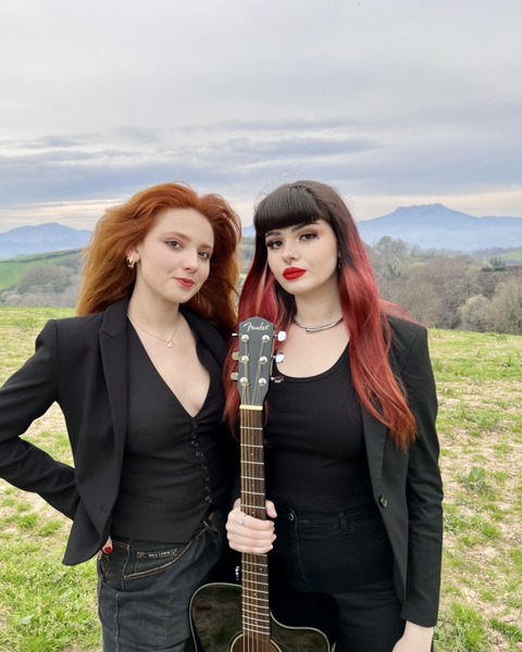 Ce samedi 28 juin, @angieandjenny vous donnent rendez-vous à la plage de l'Arsenal à Tarbes pour une soirée acoustique !🎶
Ces deux sœurs, complices et passionnées, vont reprendre des titres pop-rock et vous feront passer un moment exceptionnel ! Dans un cadre idéal et des voix envoûtantes, venez passer un belle soirée 😉
📍 Plage de l'Arsenal, de 19h à 20h30 à Tarbes
Venez nombreux !
#angieandjenny #duo #musique #acoustique #tarbes #concert #soiree
