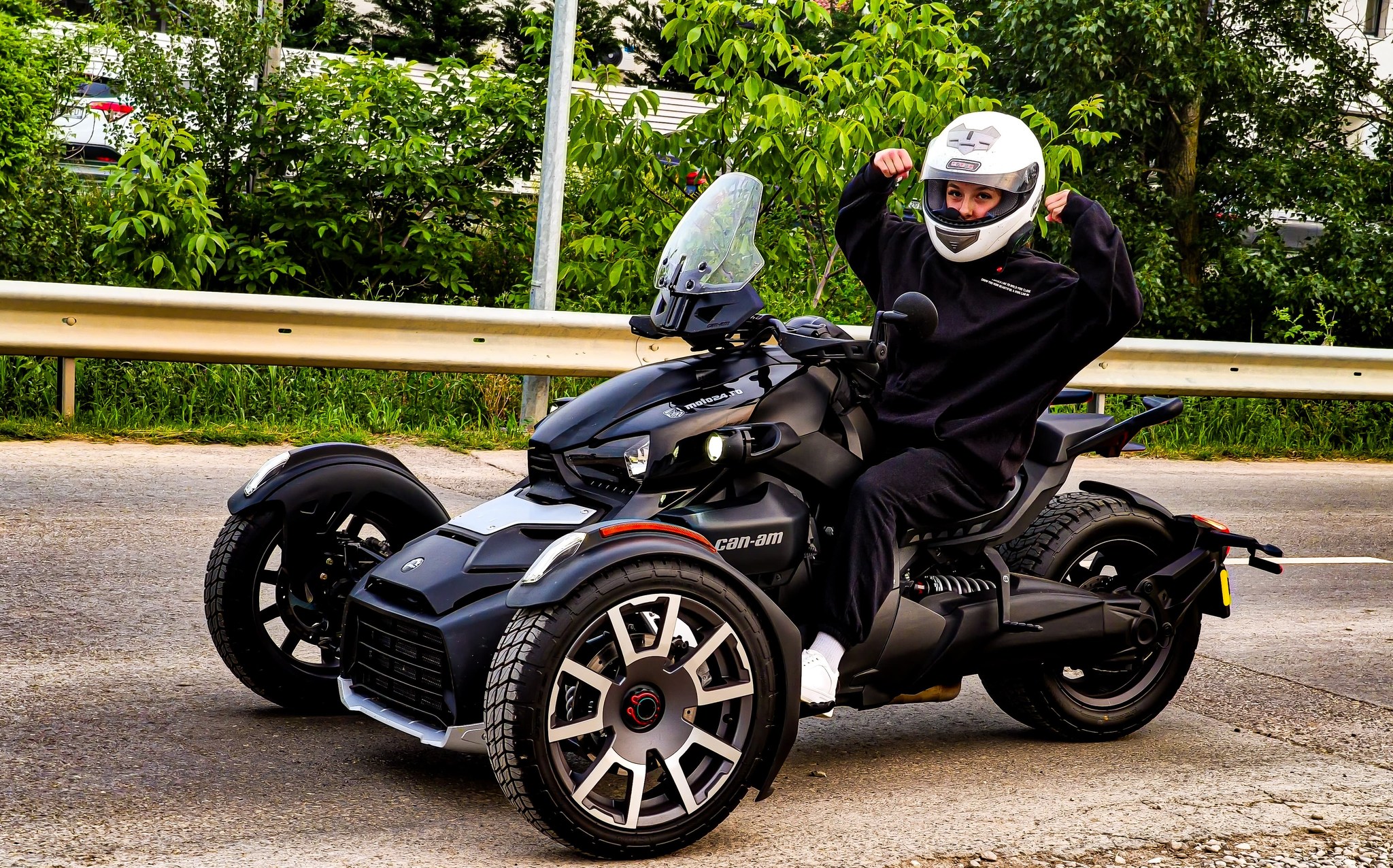 Primul start oficial la MOOVY!
Condu altceva.
Nu e scuter. Nu e motor. E Can‑Am Ryker.
⚡️ 900cc de adrenalină, legal pe șosea cu permis categoria B.
✅ Închiriere pe zi/weekend/saptamana/luna.
✅ Casca inclusă
✅ Contract & asigurare
📍 Otopeni (livrare opțională în București)
🎯 Primele 3 rezervări → 10% reducere!
📲 Scrie-ne direct pe WhatsApp pentru detalii si rezervari!
#moovyride #canamryker #inchirierimoto #permiscategorieb #experientaurbana #bucharestfun