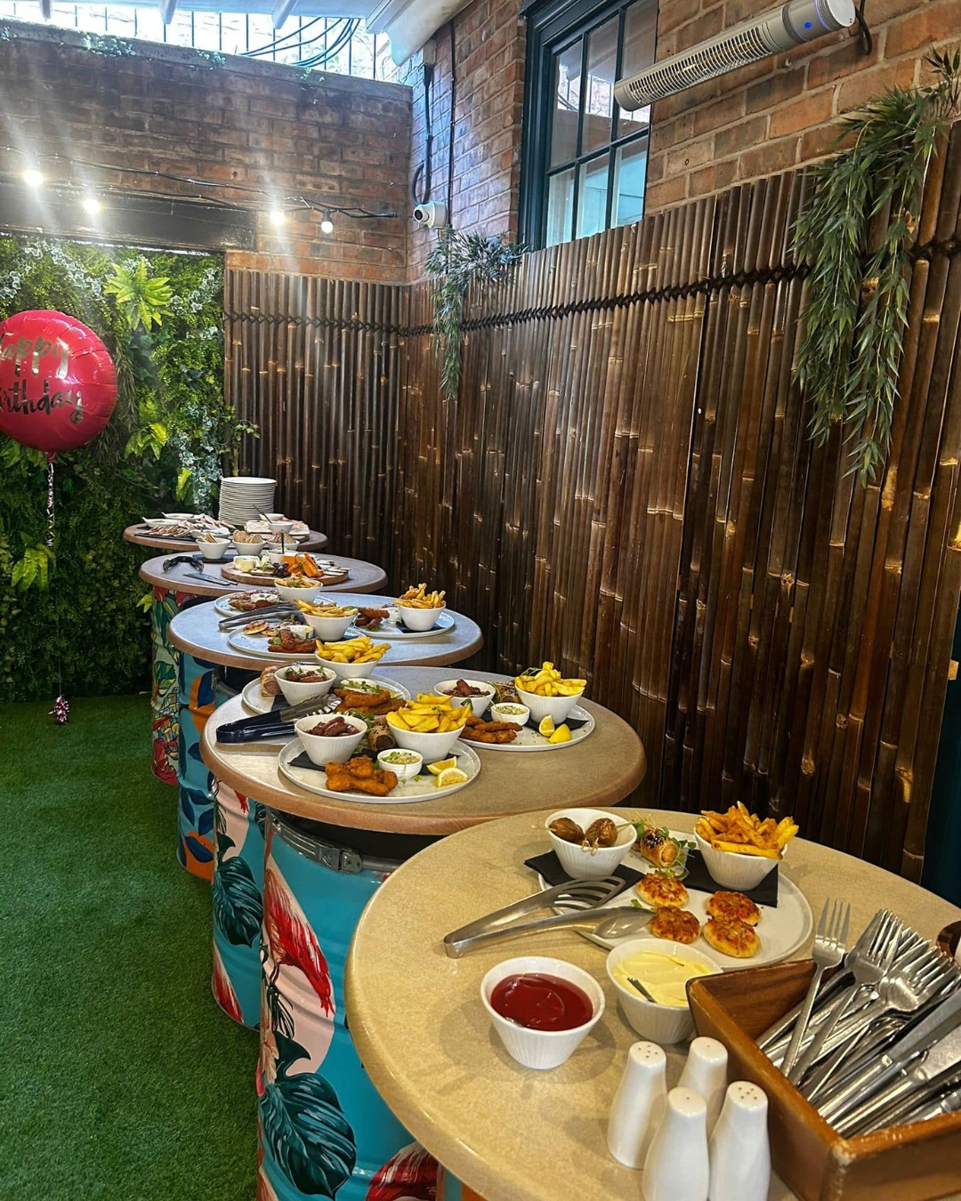 🥂 No event is complete without amazing food — and we’ve got you covered! 🍴✨
From elegant afternoon teas to fully bespoke buffets, our delicious event platters are designed to suit you, your guests, and the vibe of your event 🎉
Whether it’s a birthday, baby shower, corporate meeting or wedding, our team will tailor the perfect menu to meet your needs.
Get in touch with our amazing team today:
📱 01244 567 300
✉ reservations@chestertownhouse.com
#TheTownhouseChester #Birthday #EventInspo #ChesterEvents #Party #familyfriendly #venue #chester