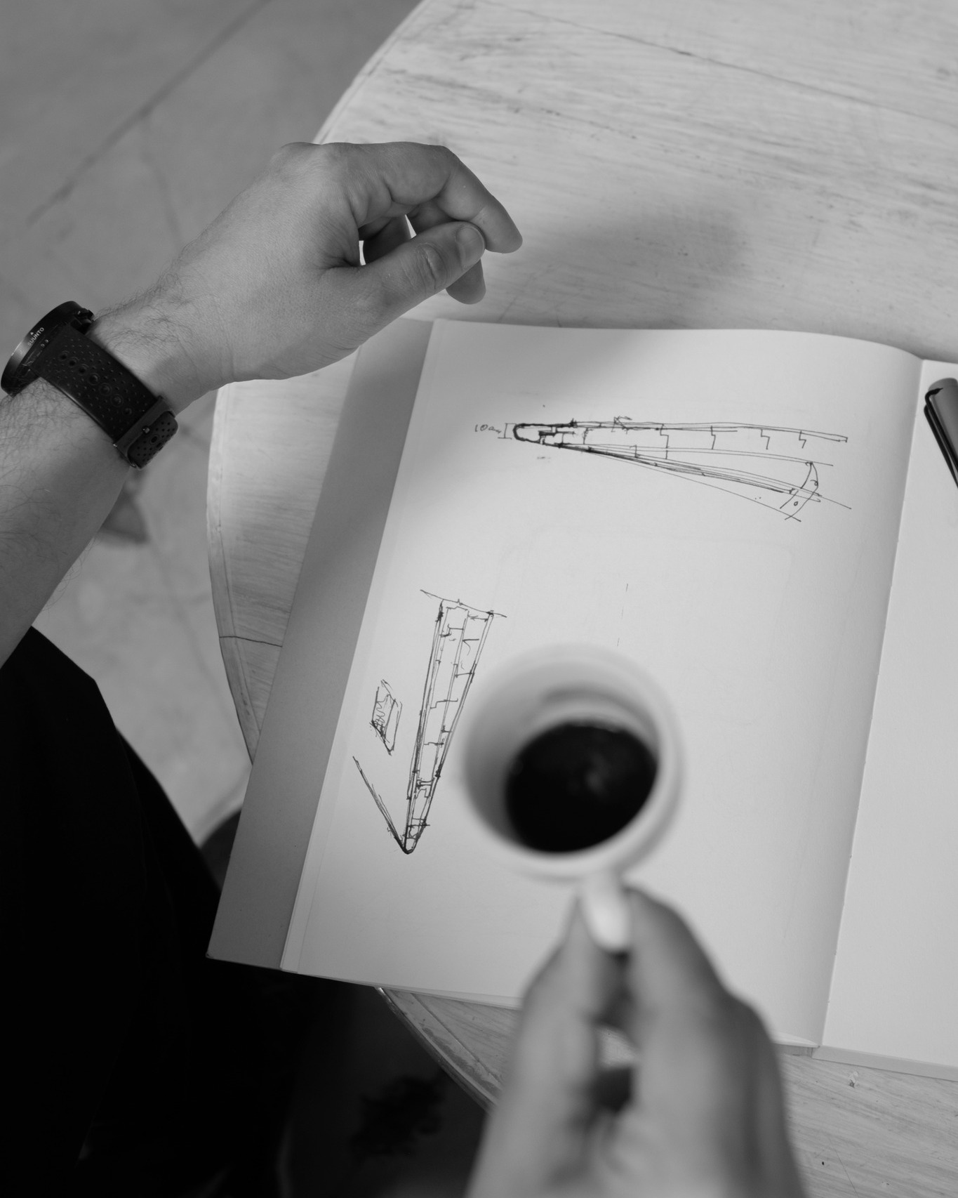 Each project is a sequence of decisions, where design evolves through structure, context, and time. The evolution of Casa 3.0 unfolds both on paper and on-site, where vision slowly turns into space.
-
Cada proyecto es una secuencia de decisiones, el diseño evoluciona a través de la estructura, el contexto y el tiempo. La evolución de Casa 3.0 ocurre tanto en papel como en obra, donde la visión se convierte en espacio.