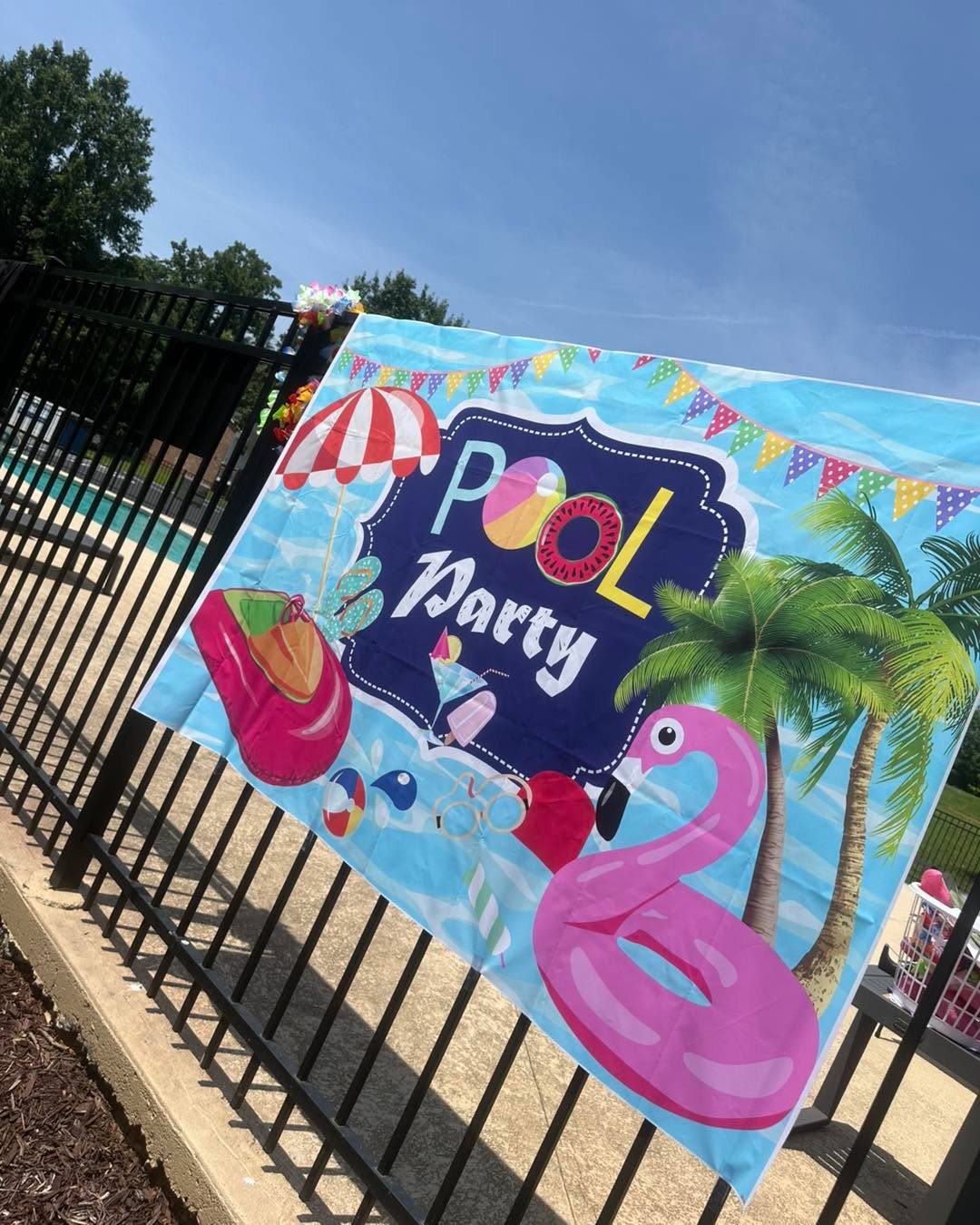 🦩💦 Flamingo Fun in the Sun! 💦🦩
A huge thank you to everyone who came out and made our Flamingo Pool Party a splash!
From tropical treats to pink flamingo floats, it was the perfect way to soak up the summer vibes with our amazing community. 🌴☀️
📸 Swipe through to see all the fun, the fashion, and those fabulous flamingo moments!
Drop a 🦩 in the comments if you think we should do another themed pool party soon!
#FlamingleAtTheLofts #LoftsLife #FlamingoPoolParty #SummerAtTheLofts #WinstonSalemLiving