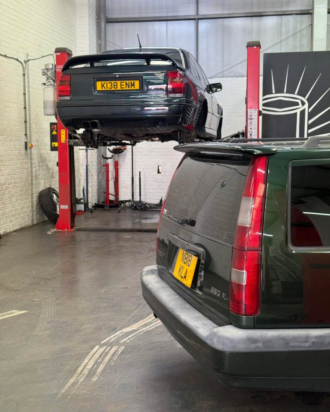 Two icons from the turbocharged 90s, reunited under one roof.
The Lotus Carlton – once too fast for its own good.
The Volvo 850R – the estate that made speed practical (and smugly Swedish).
Both came with big engines, big spoilers, and even bigger reputations.
Now they’re getting some love from the team at The Lost Socket.
Because legends deserve more than nostalgia – they deserve attention to detail.
🔧 Fast. Rare. Loud.
Just how we like it.
.
.
.
.
#LotusCarlton #Volvo850R #90sPerformance #FastEstates #TheLostSocket #ProperCars #TurboLegends #VolvoT5 #CarRestoration #BuiltNotForgotten