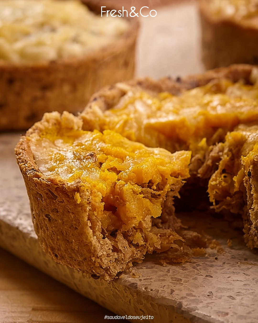 Nossa tortinha de carne desfiada com abóbora é puro aconchego em forma de sabor! 🧡🥧
Massa leve, recheio cremoso e um toque caseiro que faz toda a diferença. Peça pelo app e descubra esse carinho em cada pedaço!