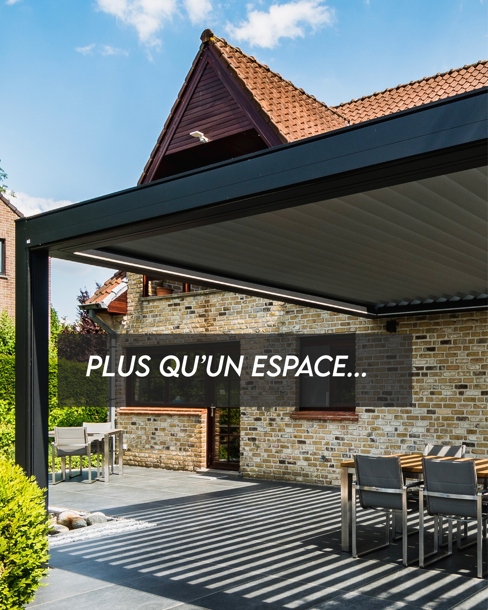 ☀️🌧️ Et si vous pouviez profiter de votre terrasse... peu importe la météo ?
Une pergola, c’est plus qu’un abri :
➡️ C’est la liberté de sortir sans contrainte, même en cas de canicule ou d’orage.
➡️ C’est un espace ombragé et protégé, pour vos repas, vos pauses ou vos moments en famille.
➡️ Et c’est aussi un vrai plus pour votre intérieur : en protégeant votre façade, elle réduit la chaleur qui entre dans votre maison.
🌿 Confort, fraîcheur, liberté : votre été commence ici.
📍 À découvrir dans notre showroom à Nandrin ou sur notre site.
#Pergola #confortextérieur #terrasse #outdoorliving #PergoluxGlobal