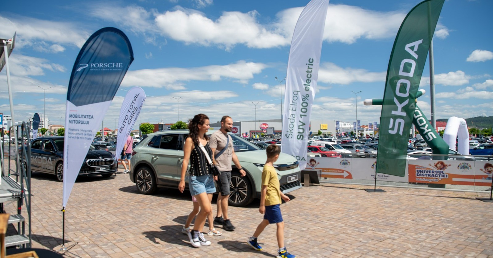 Weekendul ăsta, ne-am dat cu cele mai fresh modele Škoda – de la Kodiaq Sportline la Elroq. Nu doar test drive-uri, ci o zi full de muzică, jocuri, oameni relaxați și vibe de festival.
Unii au plecat cu zâmbetul larg, alții cu un Karoq nou-nouț!
Mulțumim că ați venit. A fost nebunie.
#CaravanaSkodaSibiu