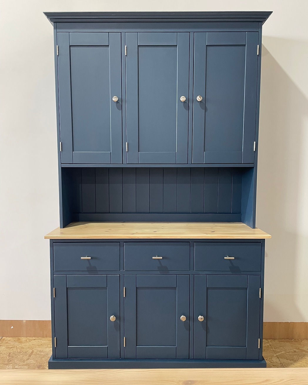 Nothing fancy - just great quality and a smart addition to your kitchen.
Dining table also available.
Click the photo for more details. £100 for any FB users who message through her
It separates into two pieces for easier transportation.
Collect from SN5 0AG or send your postcode for a courier quote.