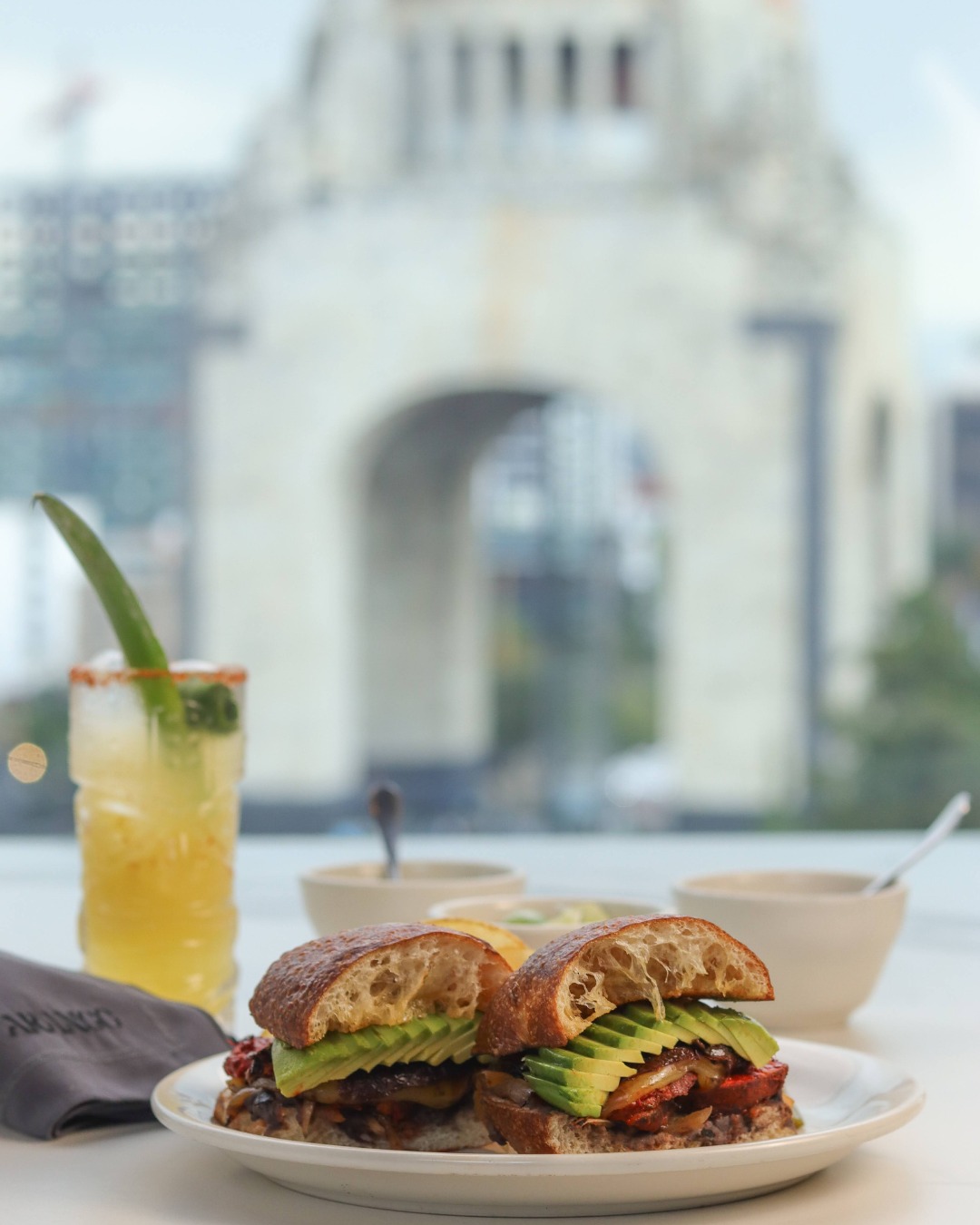 Torta de lomo de cerdo adobado
📍Av de la República 157 Piso 7
📞Reservaciones al: 55 5705 5034 o en https://www.arangorestaurante.com/reservations