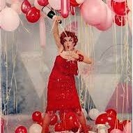 Tu as bien noté la date du 09 juillet !?! 🎉
Lili's Shake New York années 20 ! 🗽✨
Le Lili's Shake c'est quoi? 🤔
Un thème toutes les deux semaines avec
👉une variation de cocktails 🍸🥂
👉un menu 🍽️
👉un artiste ! 🎤🎶
Toutes les infos sur www.lilisbar.be 🌐