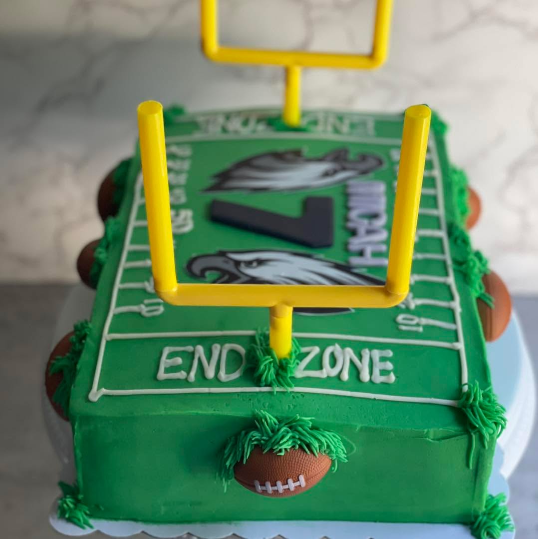 If you weren’t aware, as of 8:20 pm EST, the NFL season has officially begun!
Who will you be rooting for this season?!? #eaglescake #philadelphiaeagles #7thbirthday #football #footballfieldcake #sweetclients #lynchburgbaker #happykid #frosteatlove