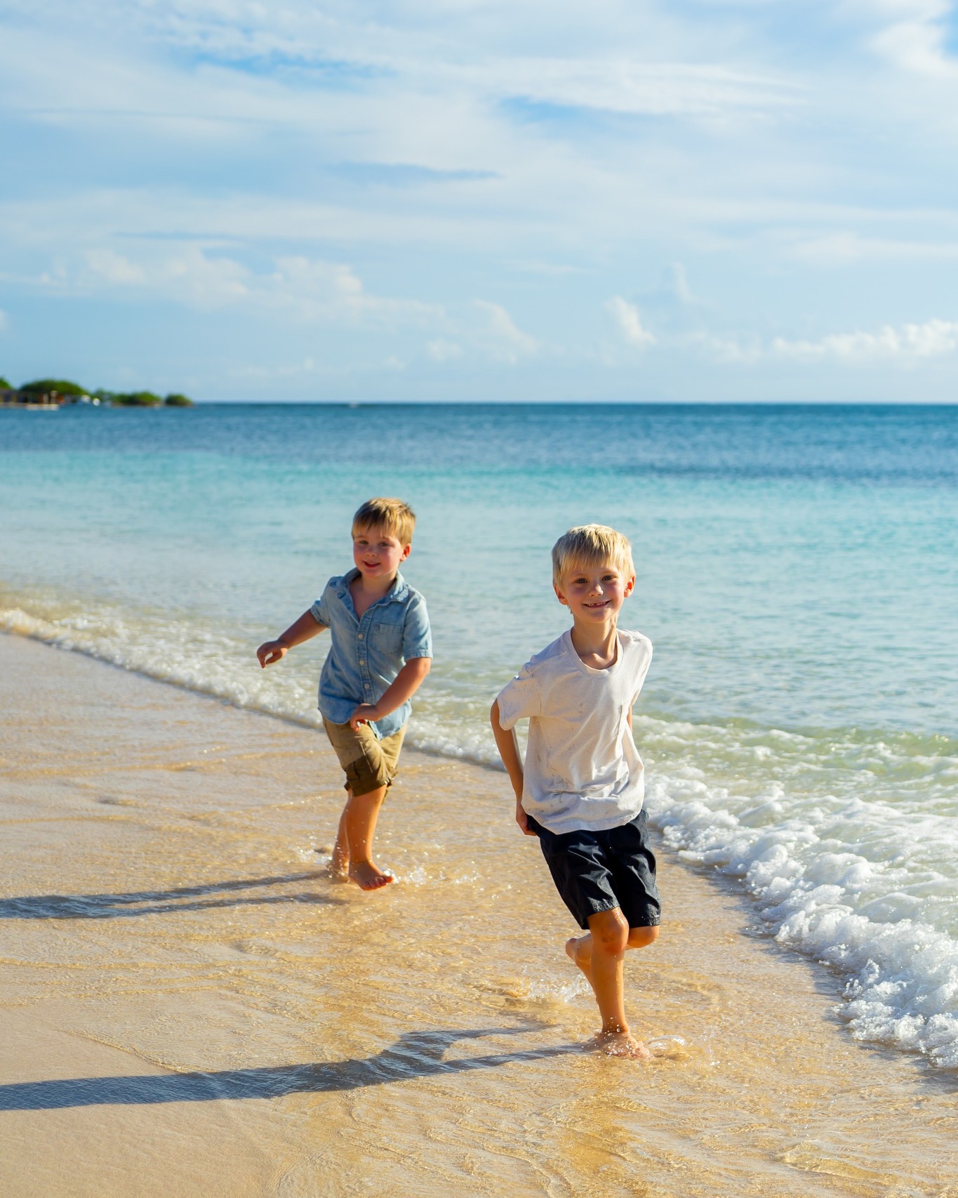 Most store-bought sunscreens are full of stuff I can't pronounce... 😬 That’s why I made my own DIY sun balm using ingredients I trust, and I'm so excited to share it with your on my blog!!!
Red raspberry seed oil, carrot seed oil, shea butter, coconut oil—each with natural SPF and skin-loving benefits. ✨
Curious how it works? Find and print the recipe on the blog—link in profile! 🌿
#HomemadeSunscreen #ChemicalFreeSkincare #RedRaspberrySeedOil #NaturalSPF #DIYSkincare #NonToxicSPF #SafeSunscreen #EcoFriendlySunscreen #PlantBasedSkincare #4TicketsToTravel